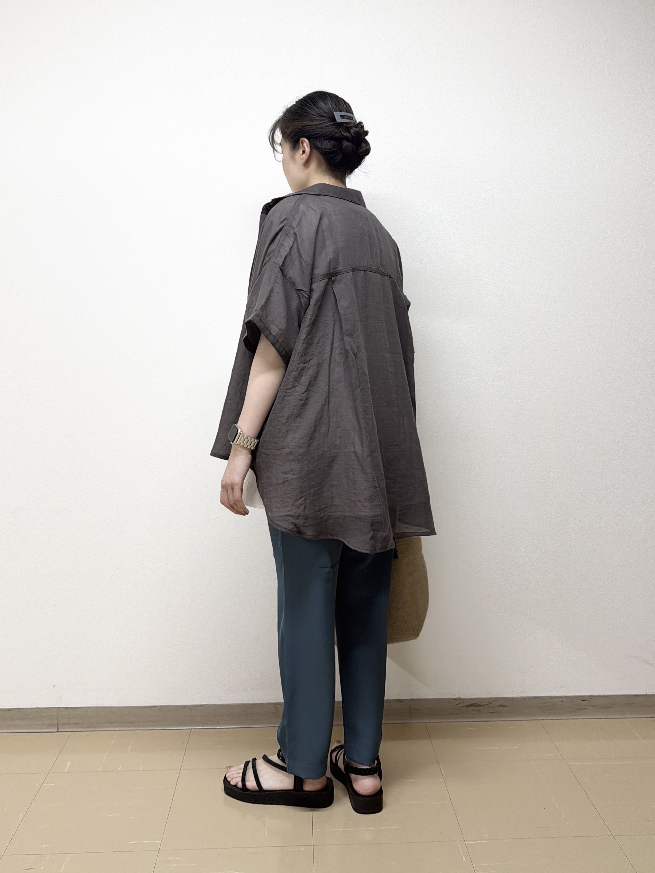 あんづさんの「SHOO･LA･RUE｜ヒップがすっぽり隠れる やわらか5分袖シアーシャツ」を使ったコーディネート