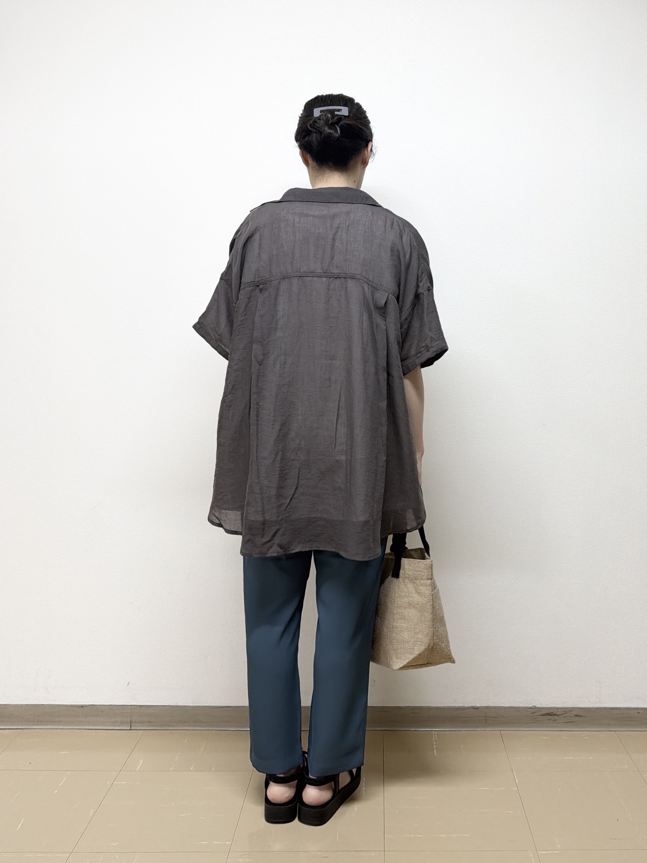 あんづさんの「SHOO･LA･RUE｜ヒップがすっぽり隠れる やわらか5分袖シアーシャツ」を使ったコーディネート