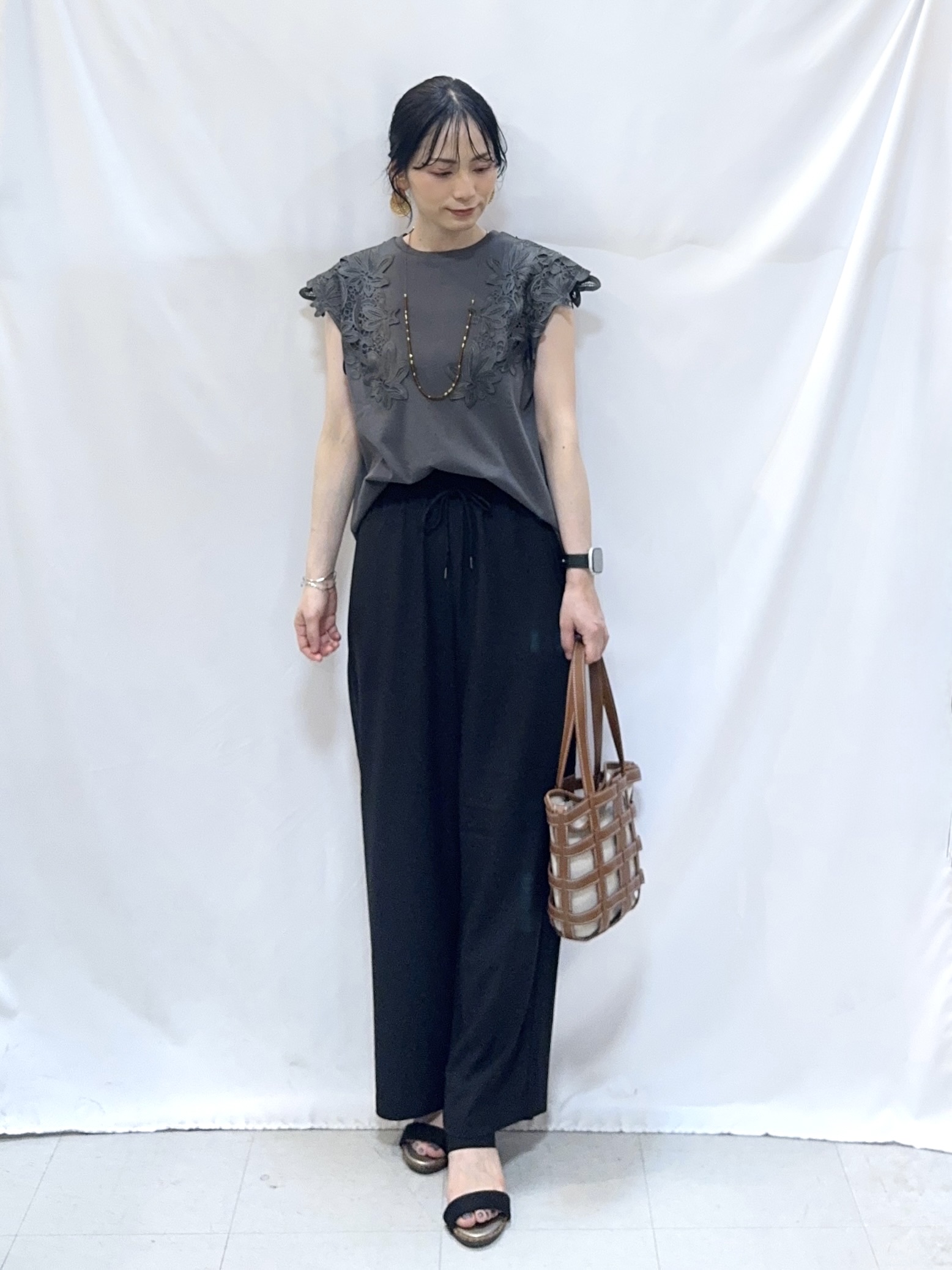 𝐇𝐢𝐫𝐨𝐦𝐢さんの「SHOO･LA･RUE｜【S-LL/洗濯機可】女性らしさ溢れるモチーフレース スムースTシャツ」を使ったコーディネート