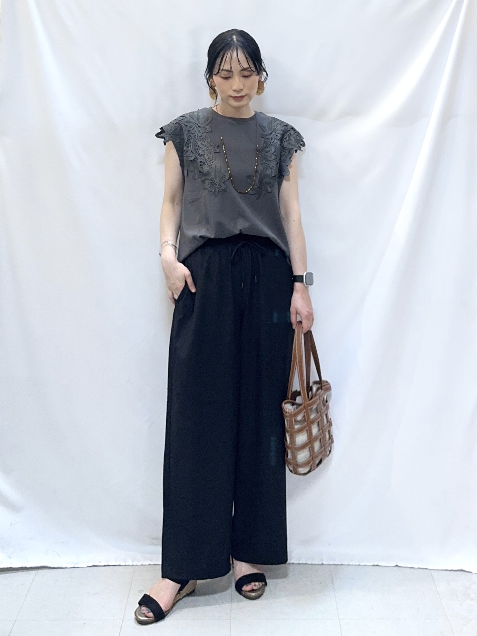 𝐇𝐢𝐫𝐨𝐦𝐢さんの「SHOO･LA･RUE｜【S-LL/洗濯機可】女性らしさ溢れるモチーフレース スムースTシャツ」を使ったコーディネート