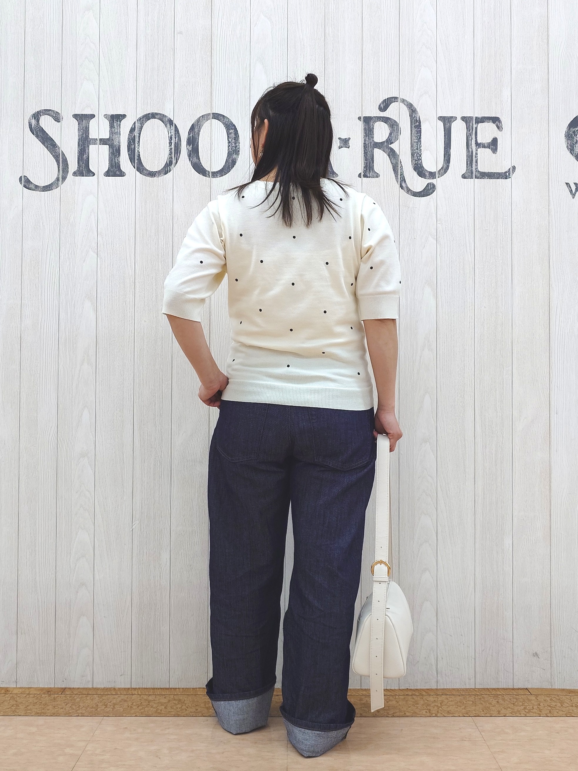 とろろさんの「SHOO･LA･RUE｜【S-LL/二の腕カバー】品よく隠せる ドット刺繍5分袖ニット」を使ったコーディネート