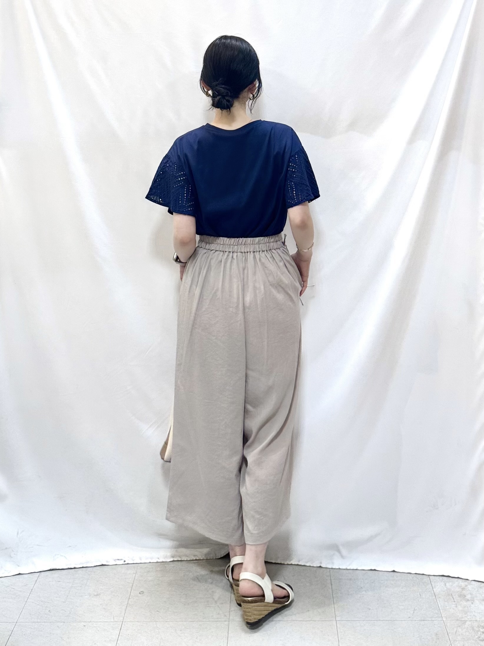 𝐇𝐢𝐫𝐨𝐦𝐢さんの「SHOO･LA･RUE｜【S-LL/洗濯機可/体型カバー】汗じみが気になりにくい お袖レースフレアTシャツ」を使ったコーディネート