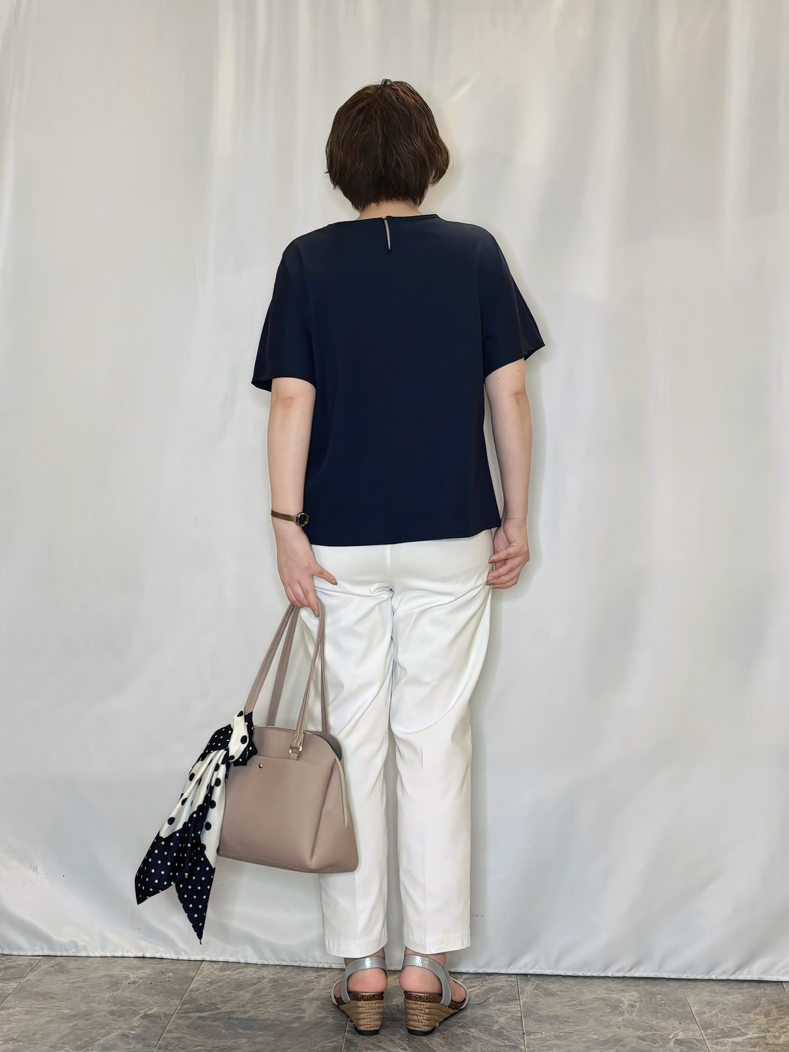 たみさんの「SHOO･LA･RUE｜【S-LL/通勤】洗濯後しわになりにくい メタルポイントスキッパートップス」を使ったコーディネート
