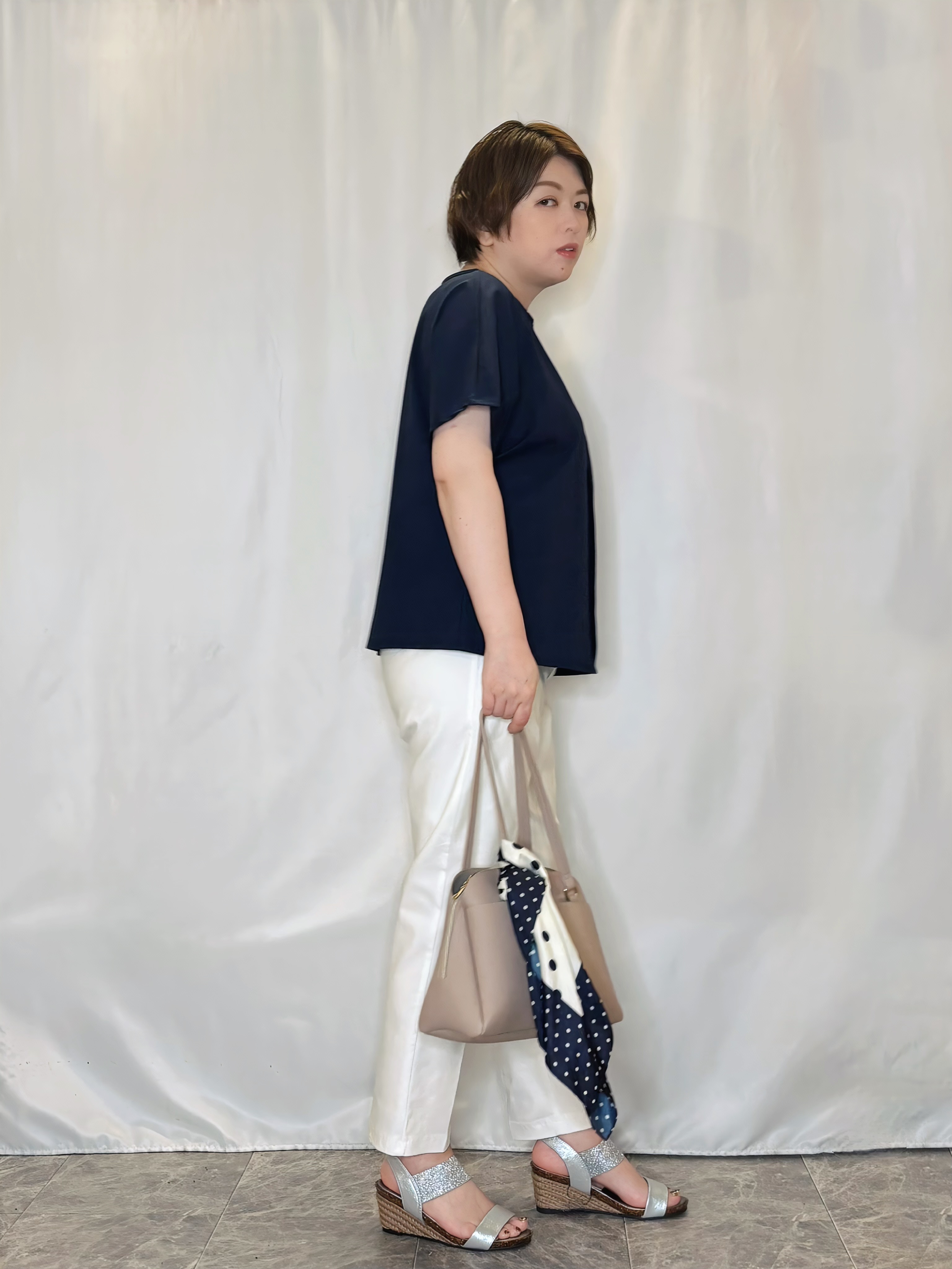 たみさんの「SHOO･LA･RUE｜【S-LL/通勤】洗濯後しわになりにくい メタルポイントスキッパートップス」を使ったコーディネート