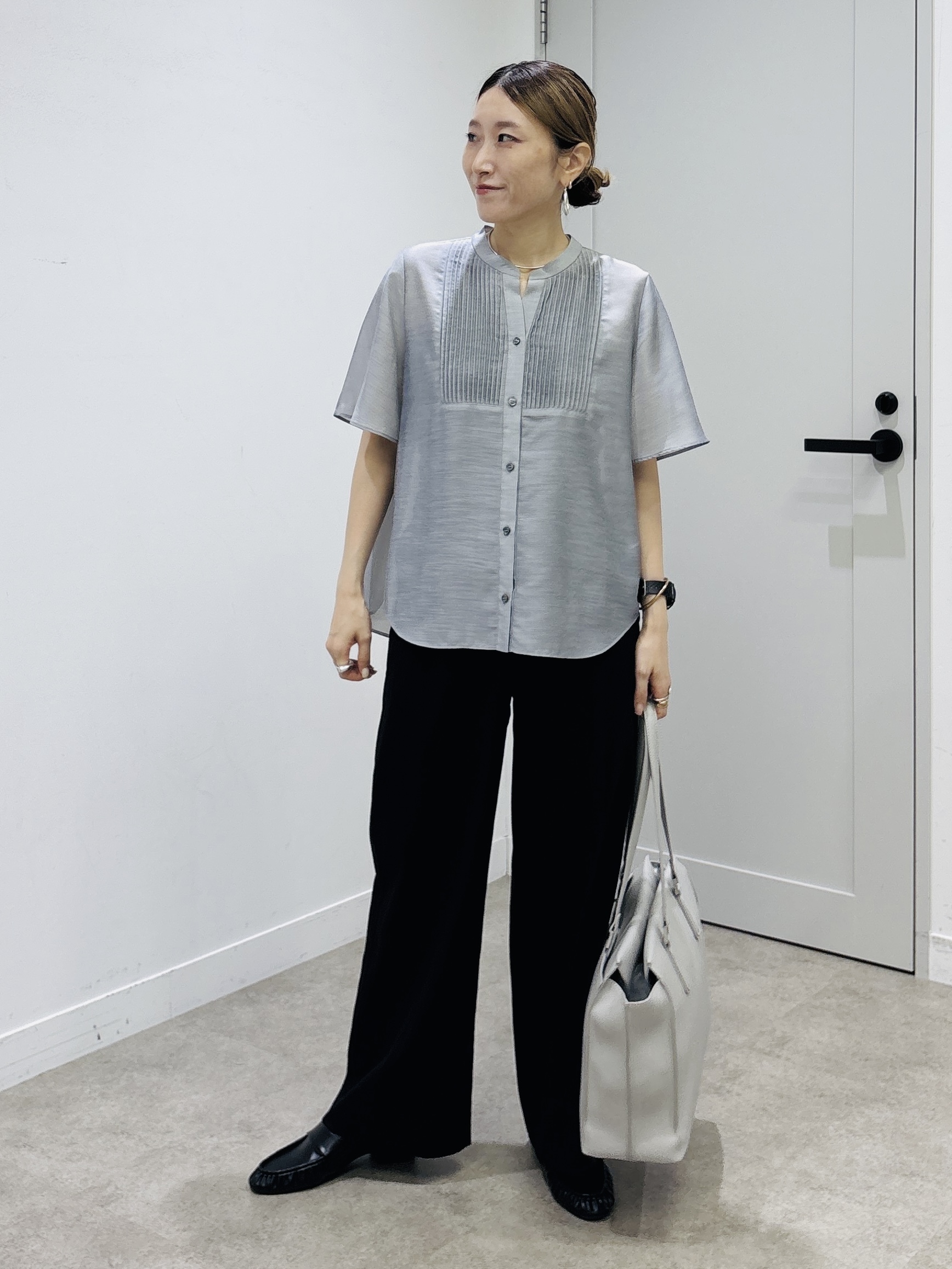 kotakiさんの「INDIVI｜【接触冷感/洗える】シアーシャンブレーピンタックブラウス」を使ったコーディネート