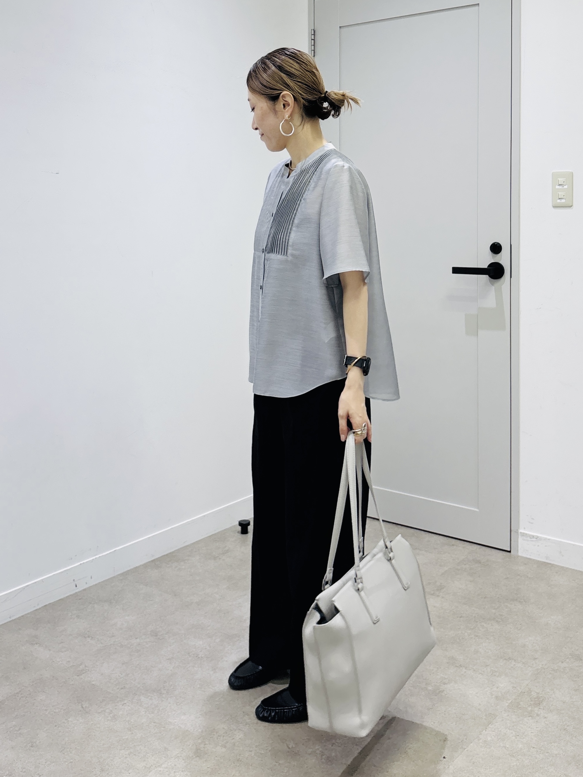 kotakiさんの「INDIVI｜【接触冷感/洗える】シアーシャンブレーピンタックブラウス」を使ったコーディネート