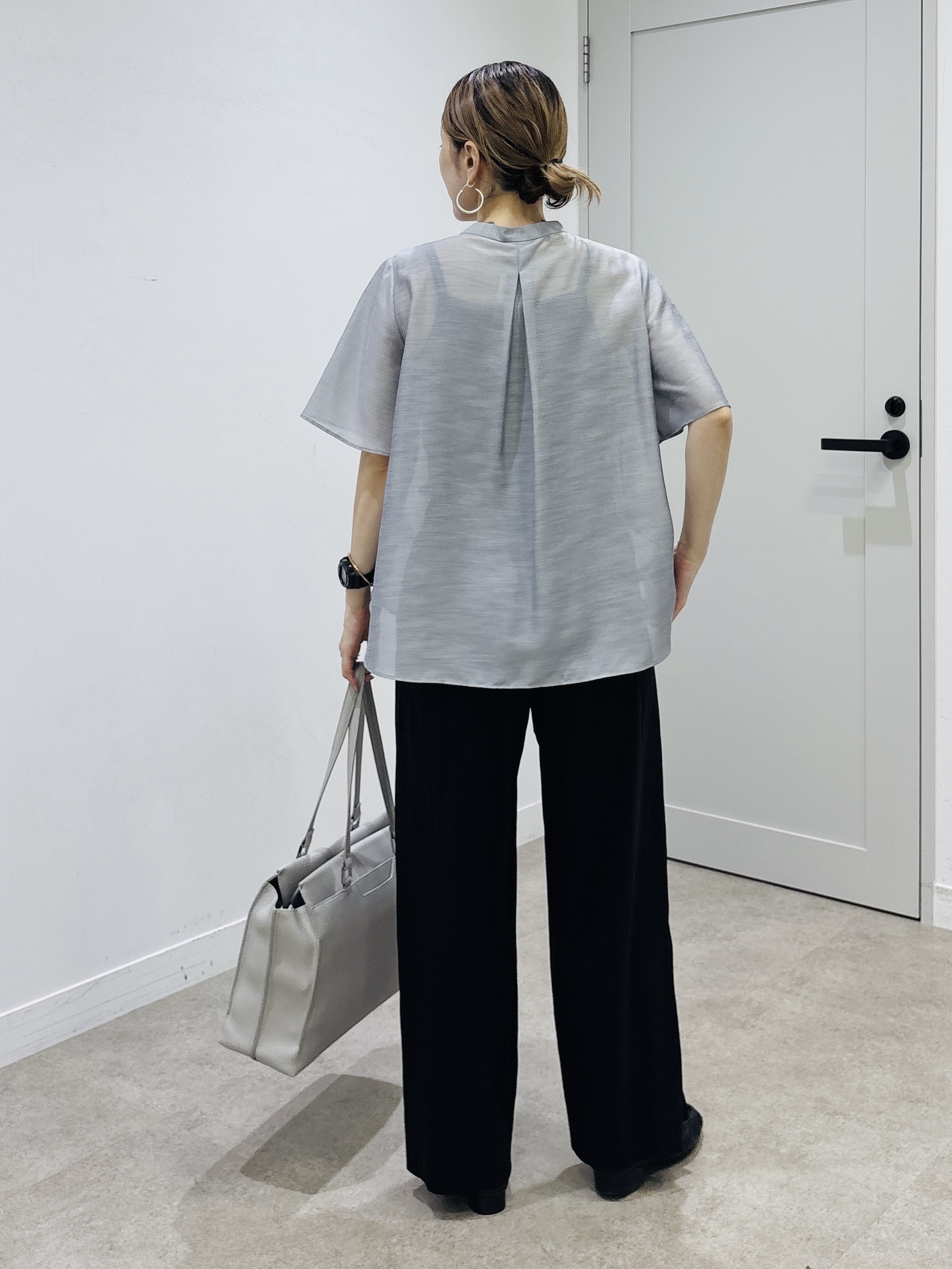 kotakiさんの「INDIVI｜【接触冷感/洗える】シアーシャンブレーピンタックブラウス」を使ったコーディネート