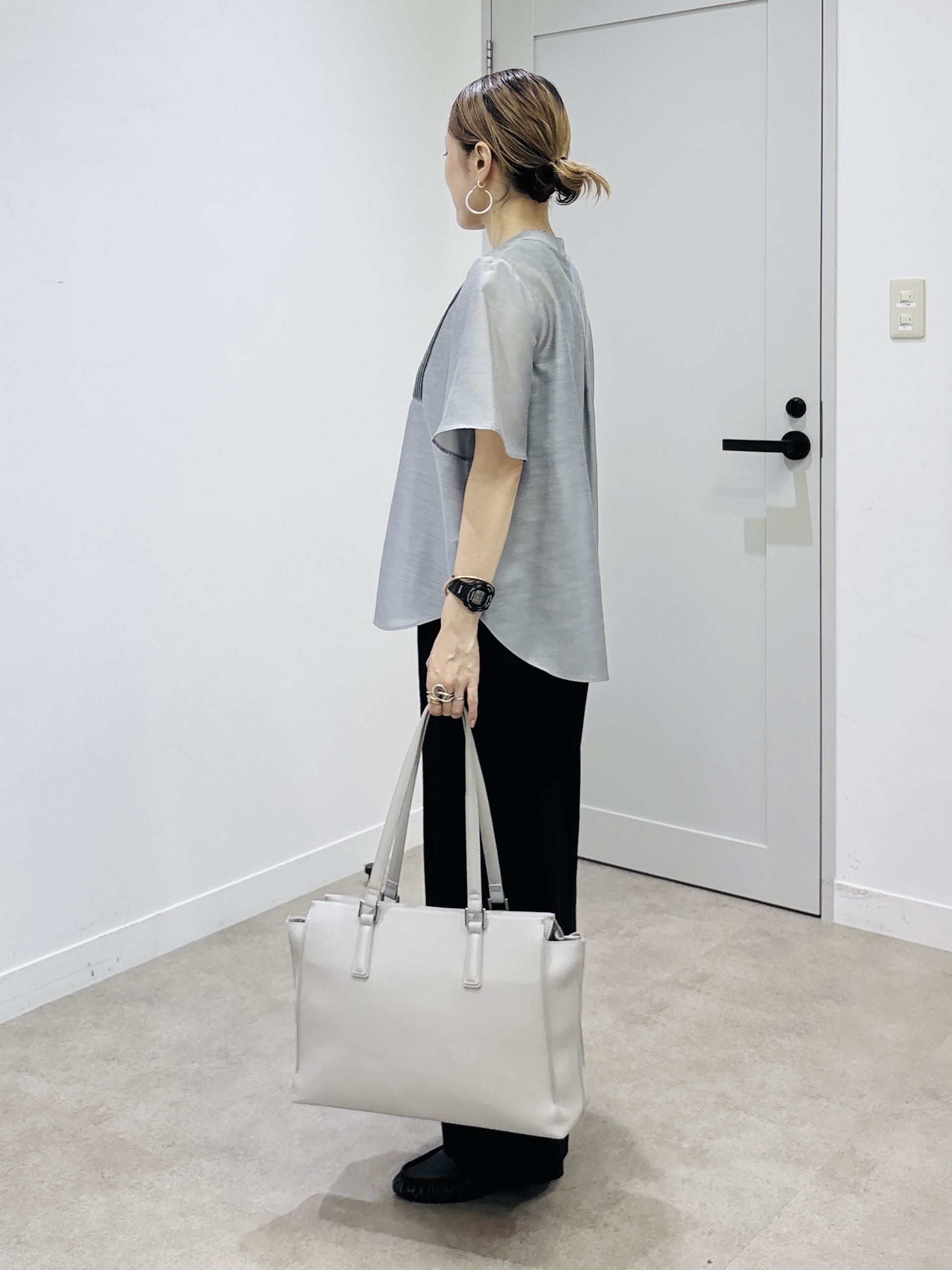 kotakiさんの「INDIVI｜【接触冷感/洗える】シアーシャンブレーピンタックブラウス」を使ったコーディネート