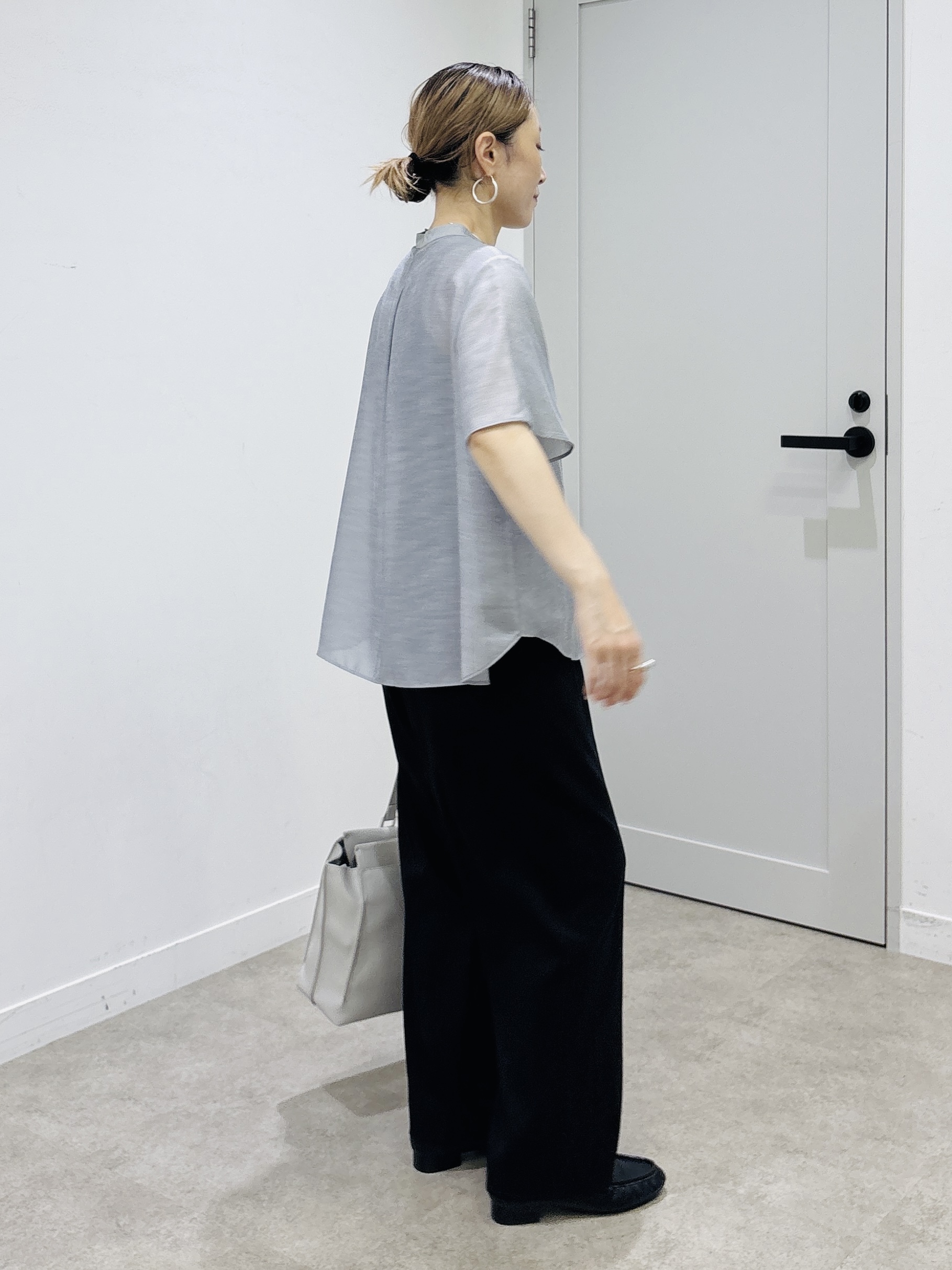 kotakiさんの「INDIVI｜【接触冷感/洗える】シアーシャンブレーピンタックブラウス」を使ったコーディネート