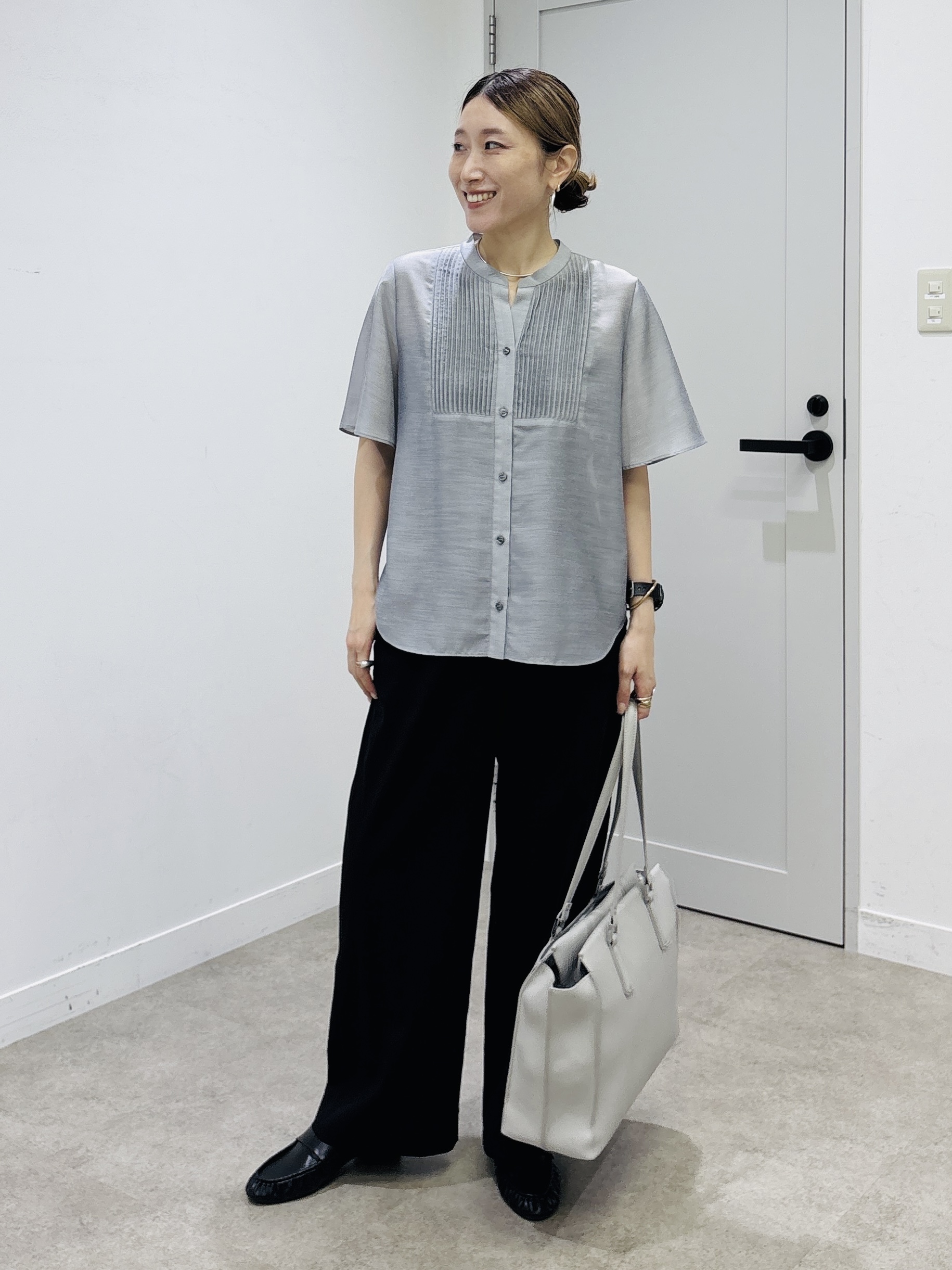 kotakiさんの「INDIVI｜【接触冷感/洗える】シアーシャンブレーピンタックブラウス」を使ったコーディネート