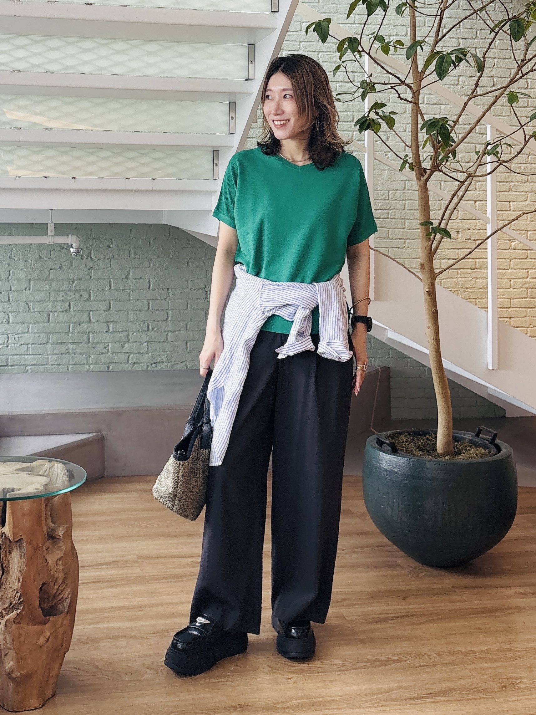 kotakiさんの「INDIVI｜【洗える】ガーター編みVネックニットT」を使ったコーディネート