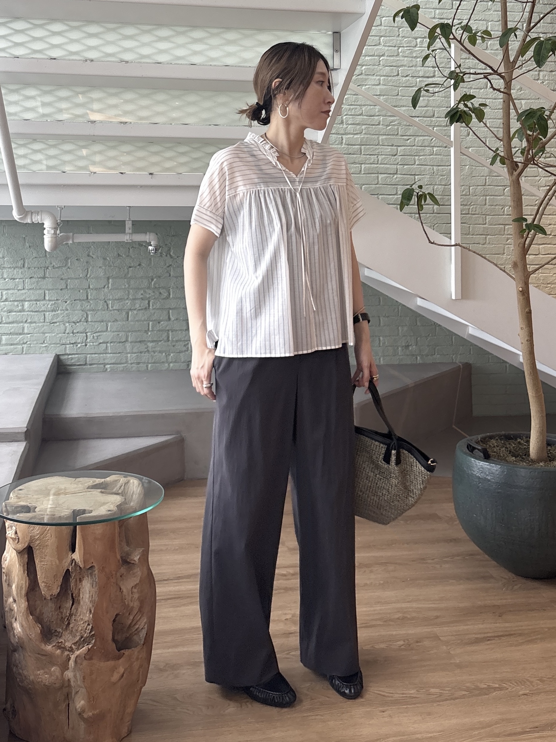 kotakiさんの「INDIVI｜【洗える／軽やか】フリル衿ギャザーブラウス」を使ったコーディネート