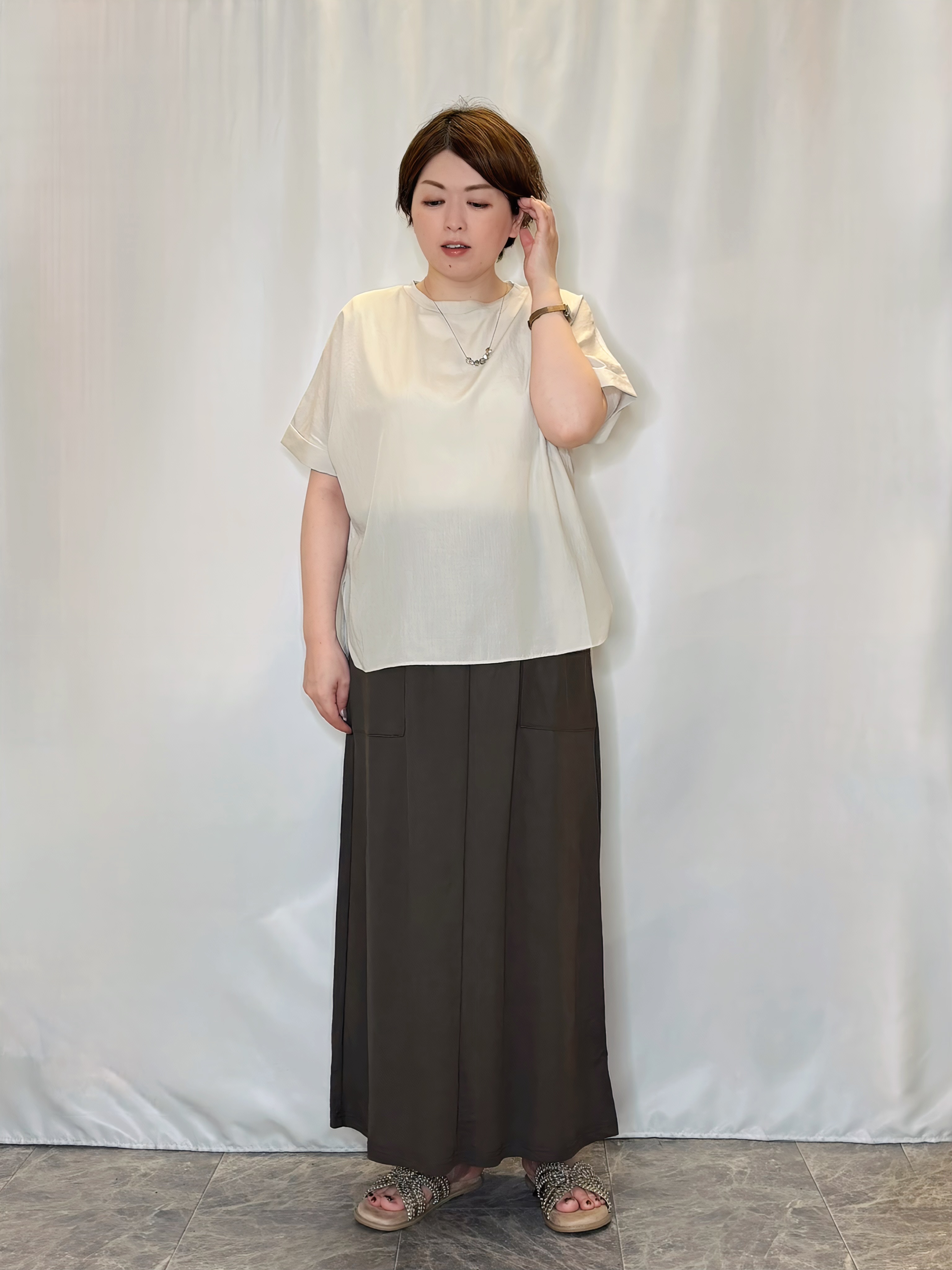 たみさんの「SHOO･LA･RUE｜【着丈選べる/体型カバー】洗濯後しわになりにくい さらっと快適ドルマントップス」を使ったコーディネート