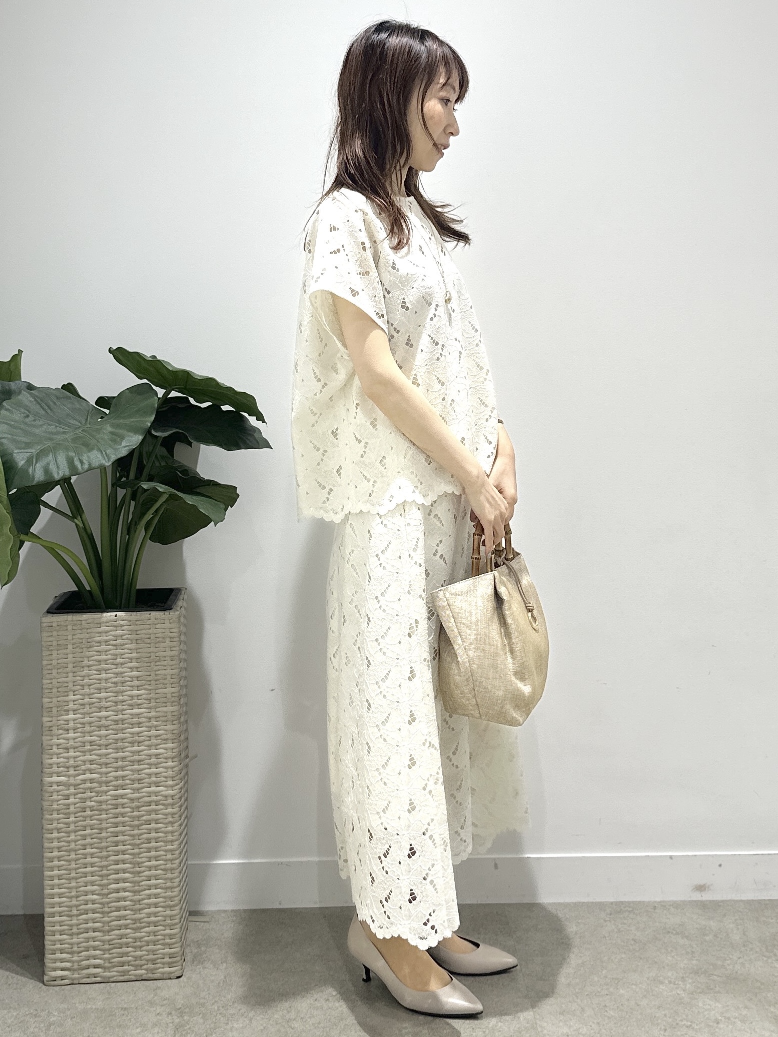 Miwaさんの「UNTITLED｜【セットアップ可/品のある透け感】リーフレースブラウス」を使ったコーディネート