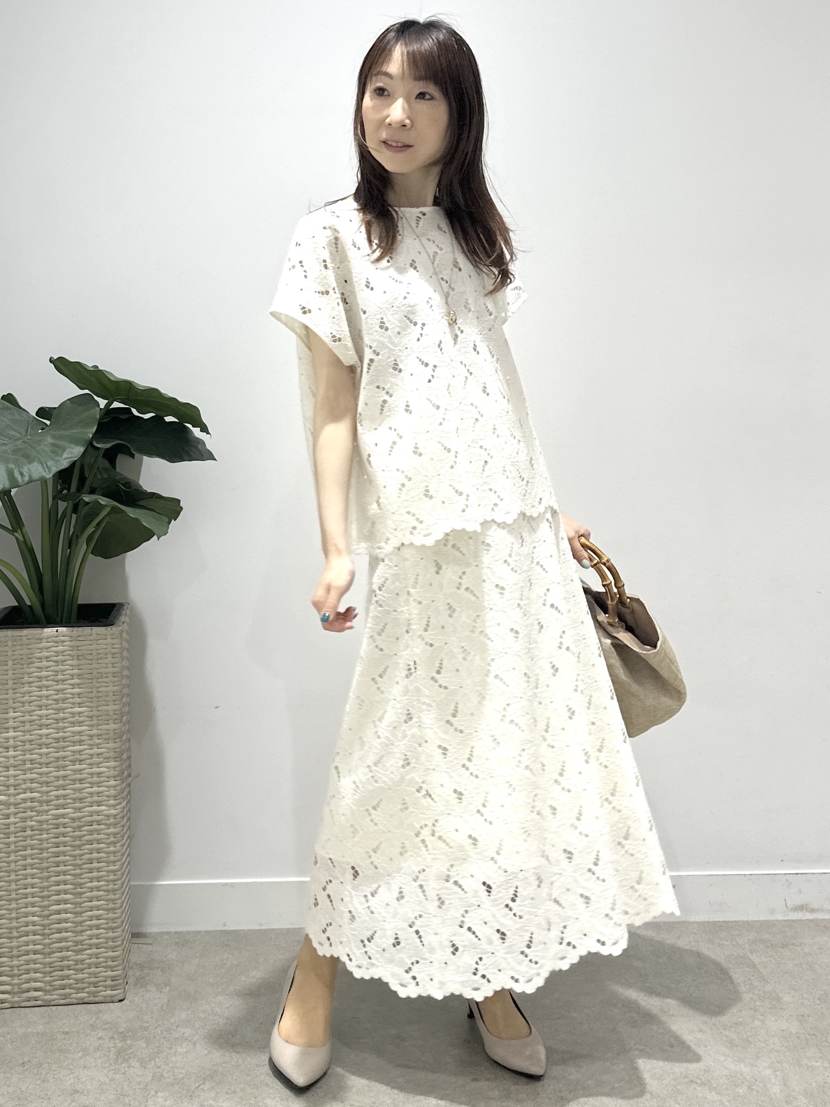 Miwaさんの「UNTITLED｜【セットアップ可/品のある透け感】リーフレースブラウス」を使ったコーディネート