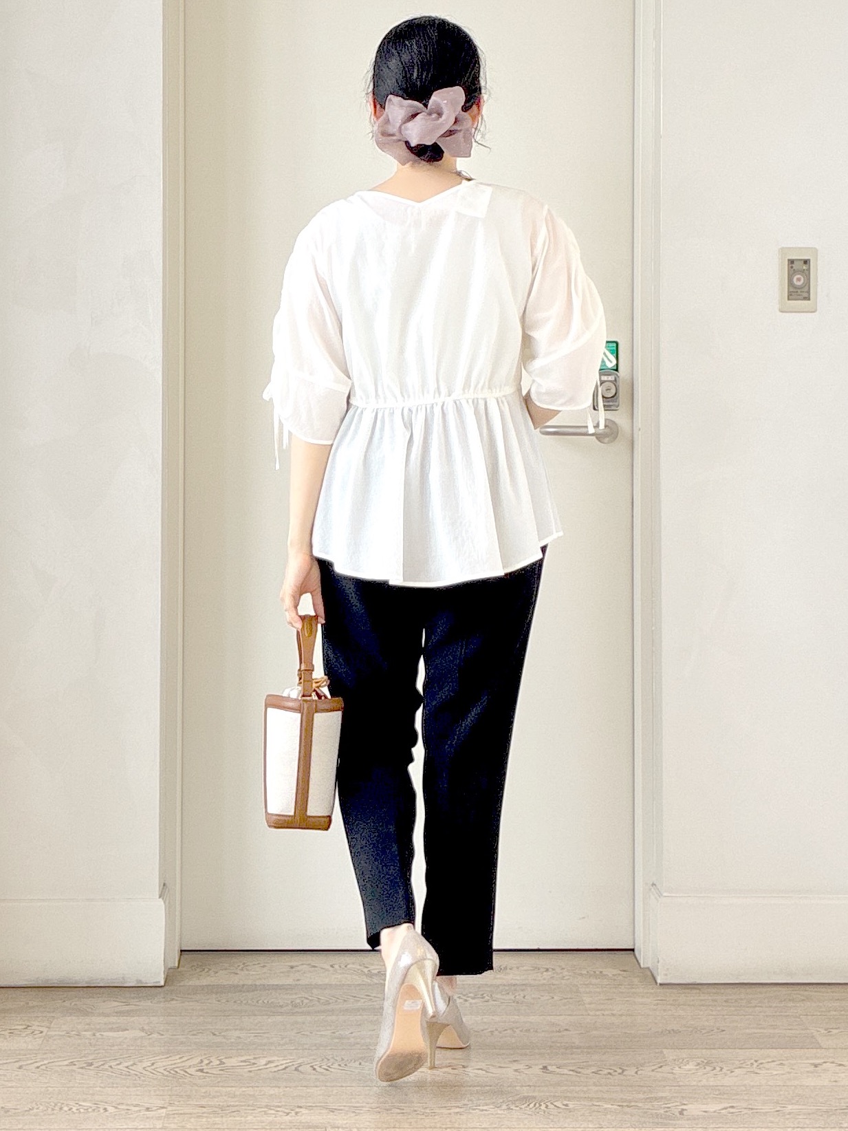  beni_gingerさんの「Reflect｜【通気性あり／涼しい／マシンウォッシャブル】ウエストギャザーブラウス」を使ったコーディネート