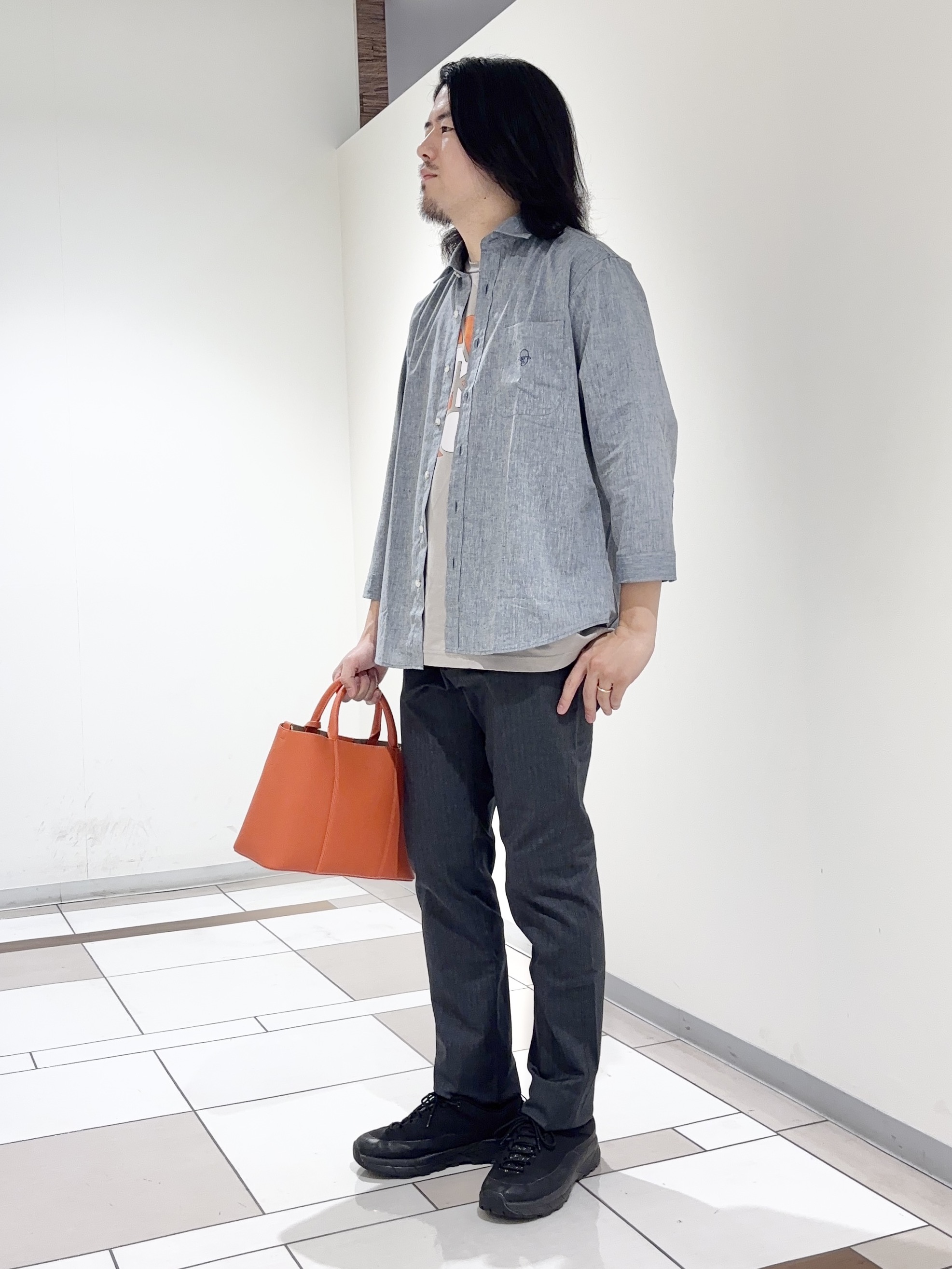 及川さんの「TAKEO KIKUCHI｜【接触冷感】ハイブリッド リネン 七分袖シャツ」を使ったコーディネート