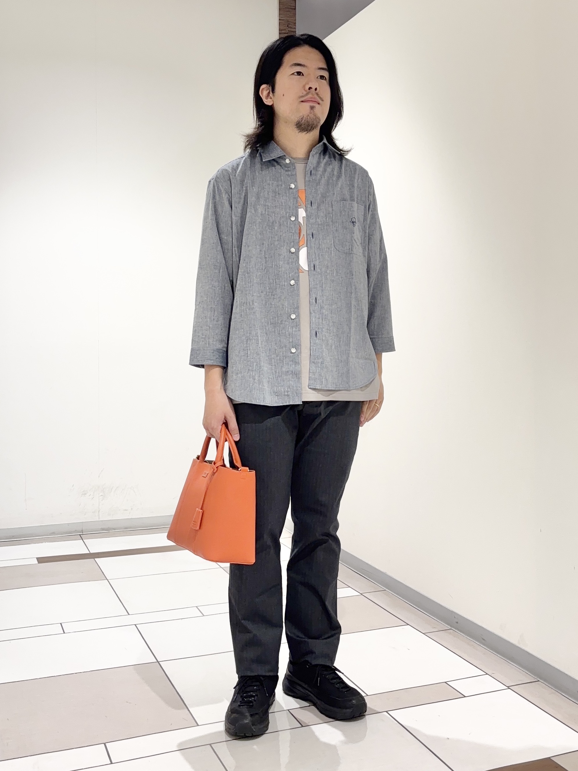 及川さんの「TAKEO KIKUCHI｜【接触冷感】ハイブリッド リネン 七分袖シャツ」を使ったコーディネート