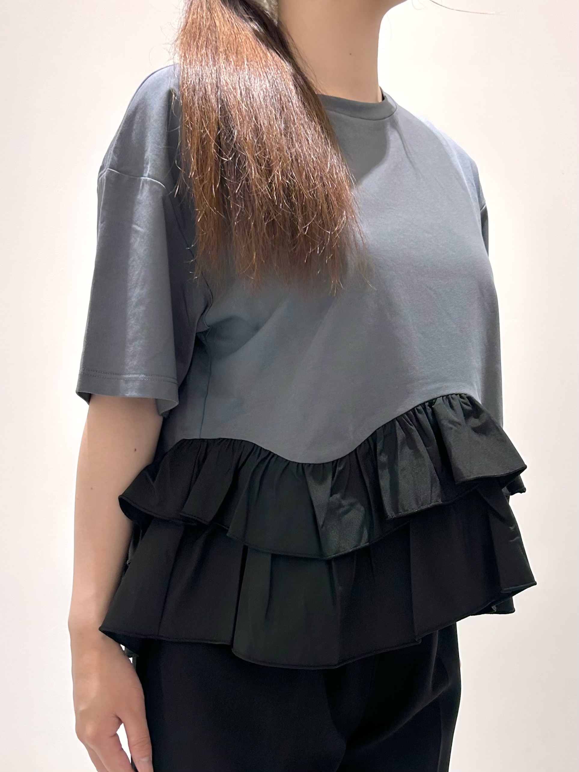 えぬさんの「OPAQUE.CLIP｜裾フリルドッキングTシャツ【洗濯機OK】」を使ったコーディネート