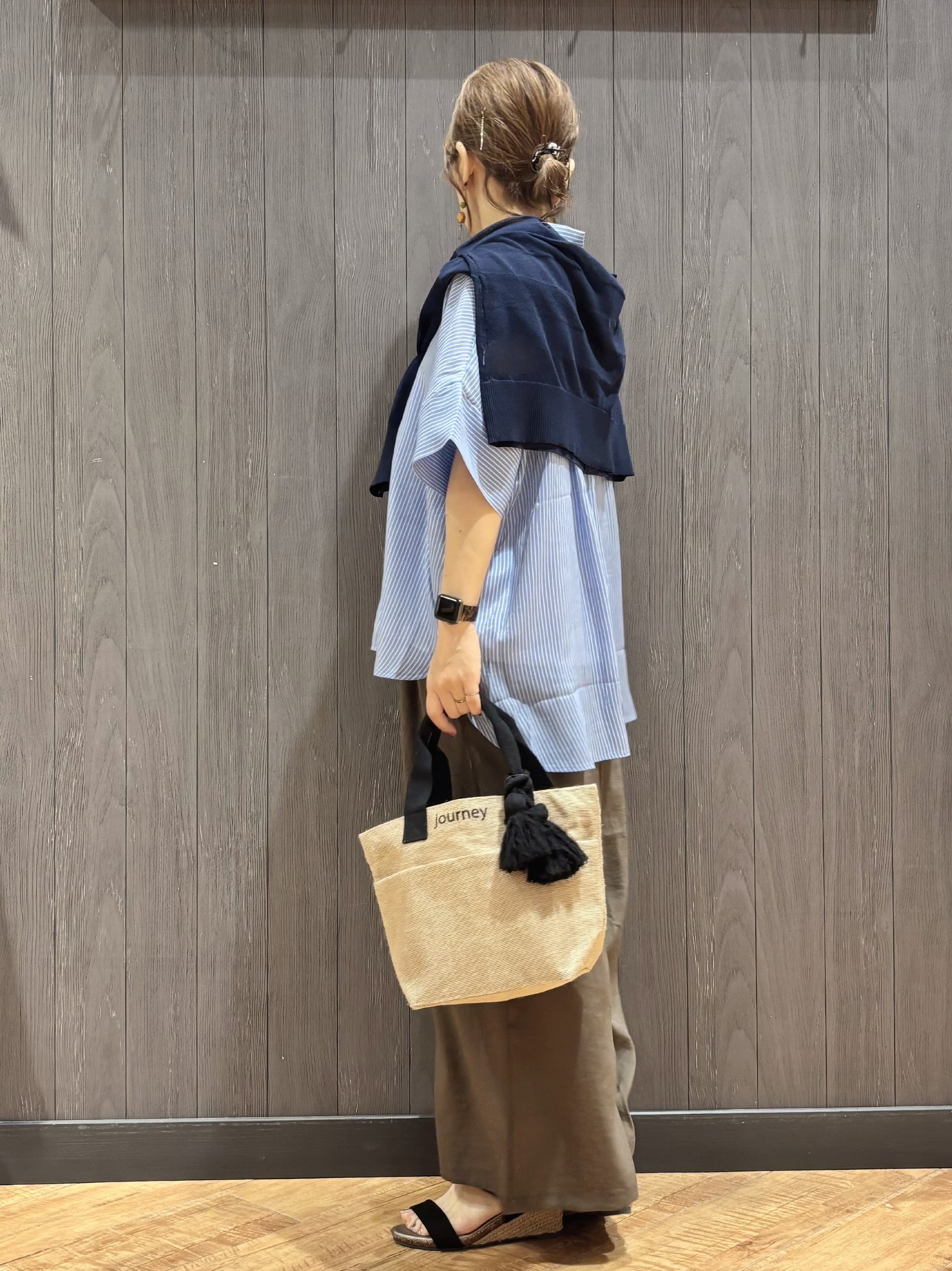 meiさんの「SHOO･LA･RUE｜【2点セット/S-LL/洗濯機可】時短でコーデ決まる スラブスキッパーシャツ＋タンクトップ」を使ったコーディネート