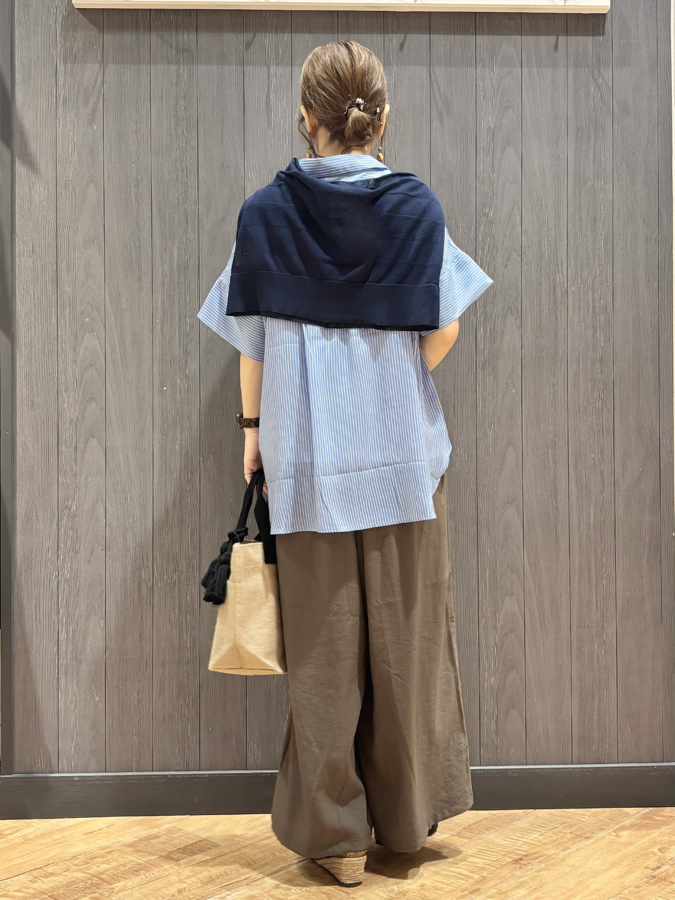 meiさんの「SHOO･LA･RUE｜【2点セット/S-LL/洗濯機可】時短でコーデ決まる スラブスキッパーシャツ＋タンクトップ」を使ったコーディネート