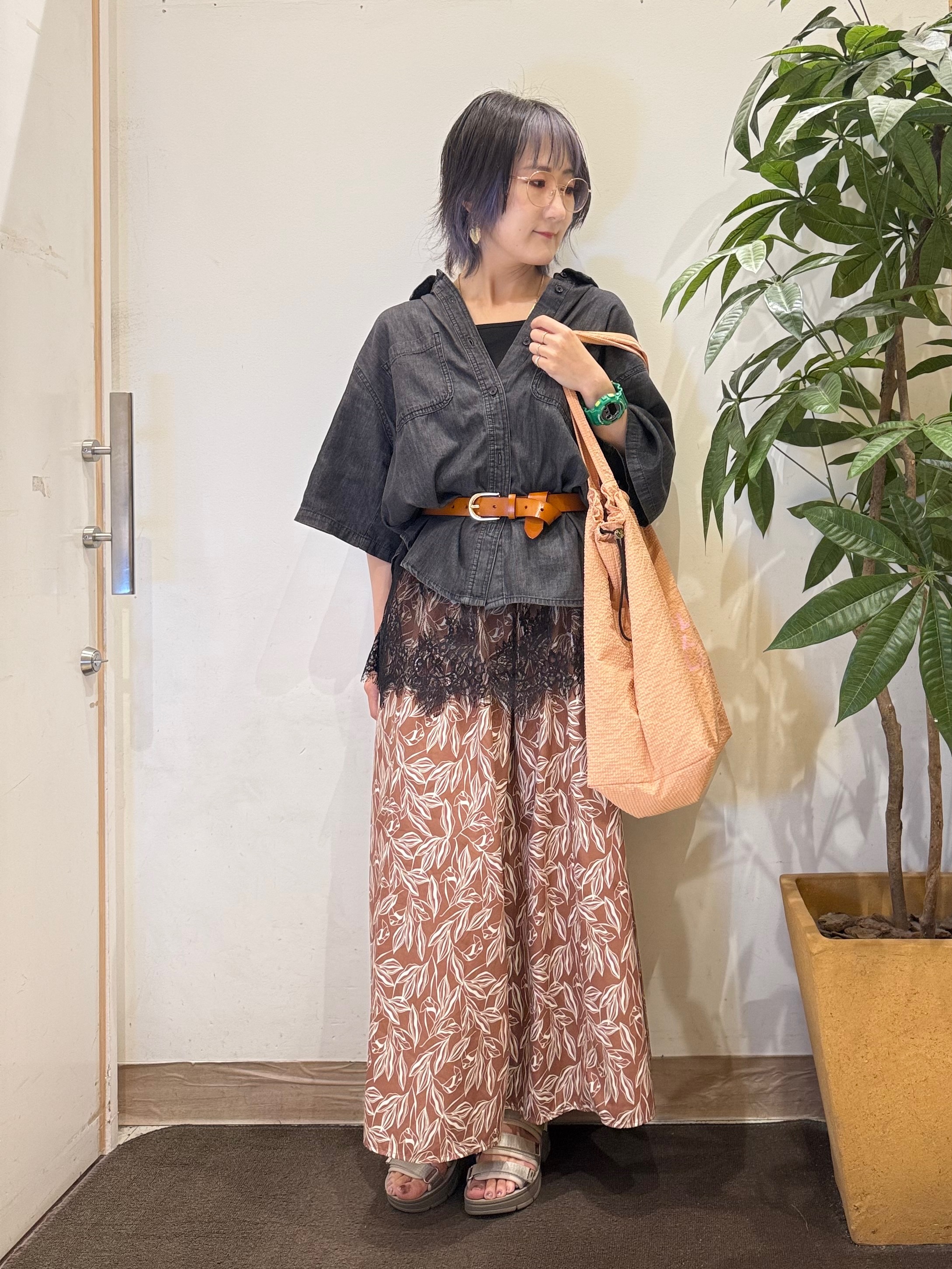 misakiさんの「SHOO･LA･RUE｜【セットアップ可/S-LL】ライトオンスデニム 5分袖シャツ」を使ったコーディネート