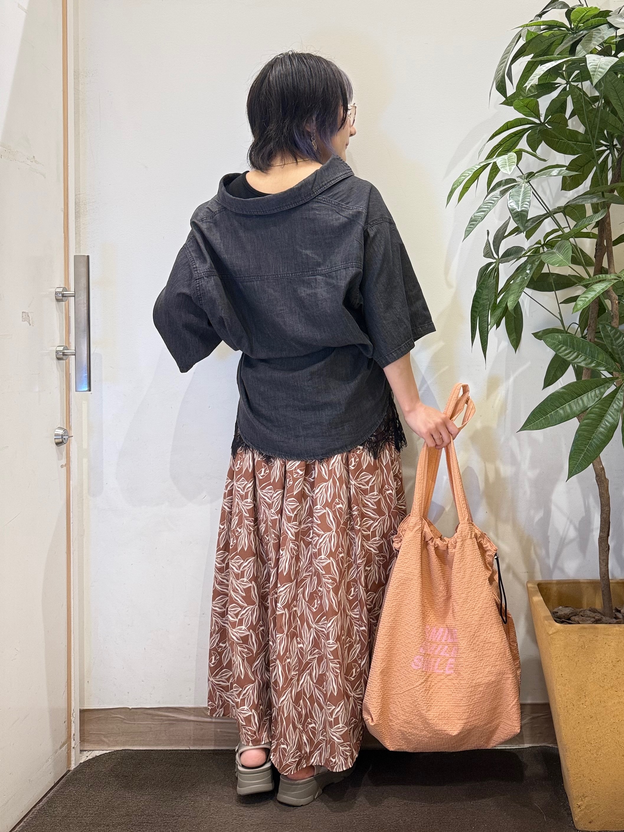 misakiさんの「SHOO･LA･RUE｜【セットアップ可/S-LL】ライトオンスデニム 5分袖シャツ」を使ったコーディネート