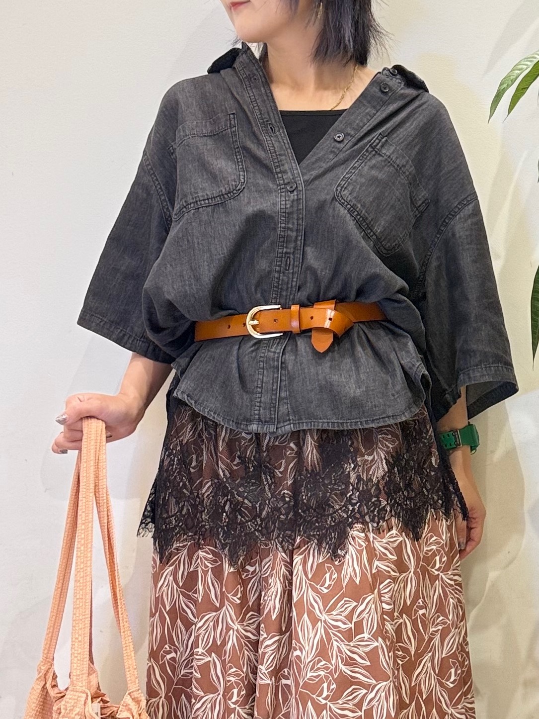 misakiさんの「SHOO･LA･RUE｜【セットアップ可/S-LL】ライトオンスデニム 5分袖シャツ」を使ったコーディネート