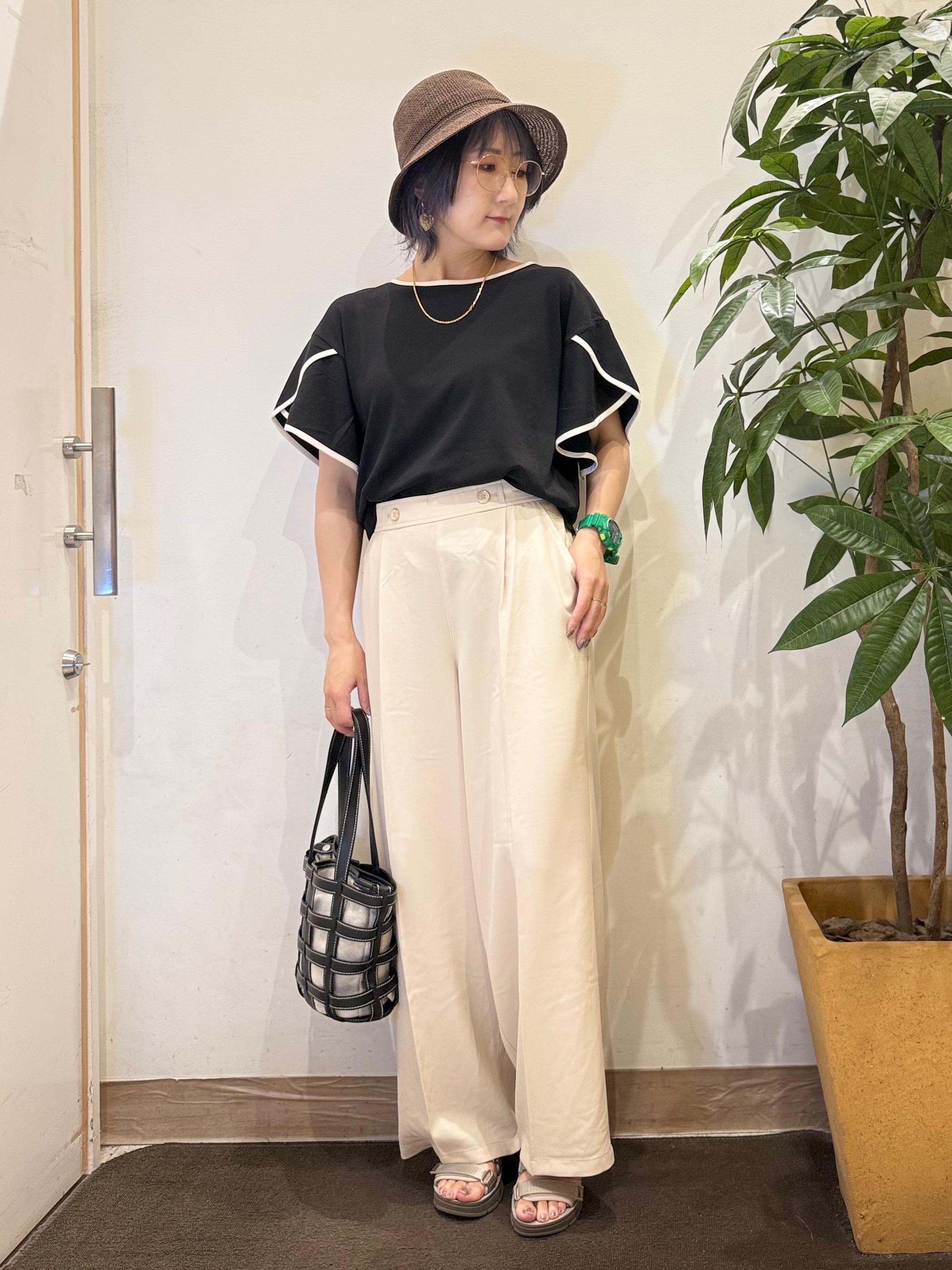 misakiさんの「SHOO･LA･RUE｜【洗濯機可/S-LL】配色パイピング フレアスリーブトップス」を使ったコーディネート