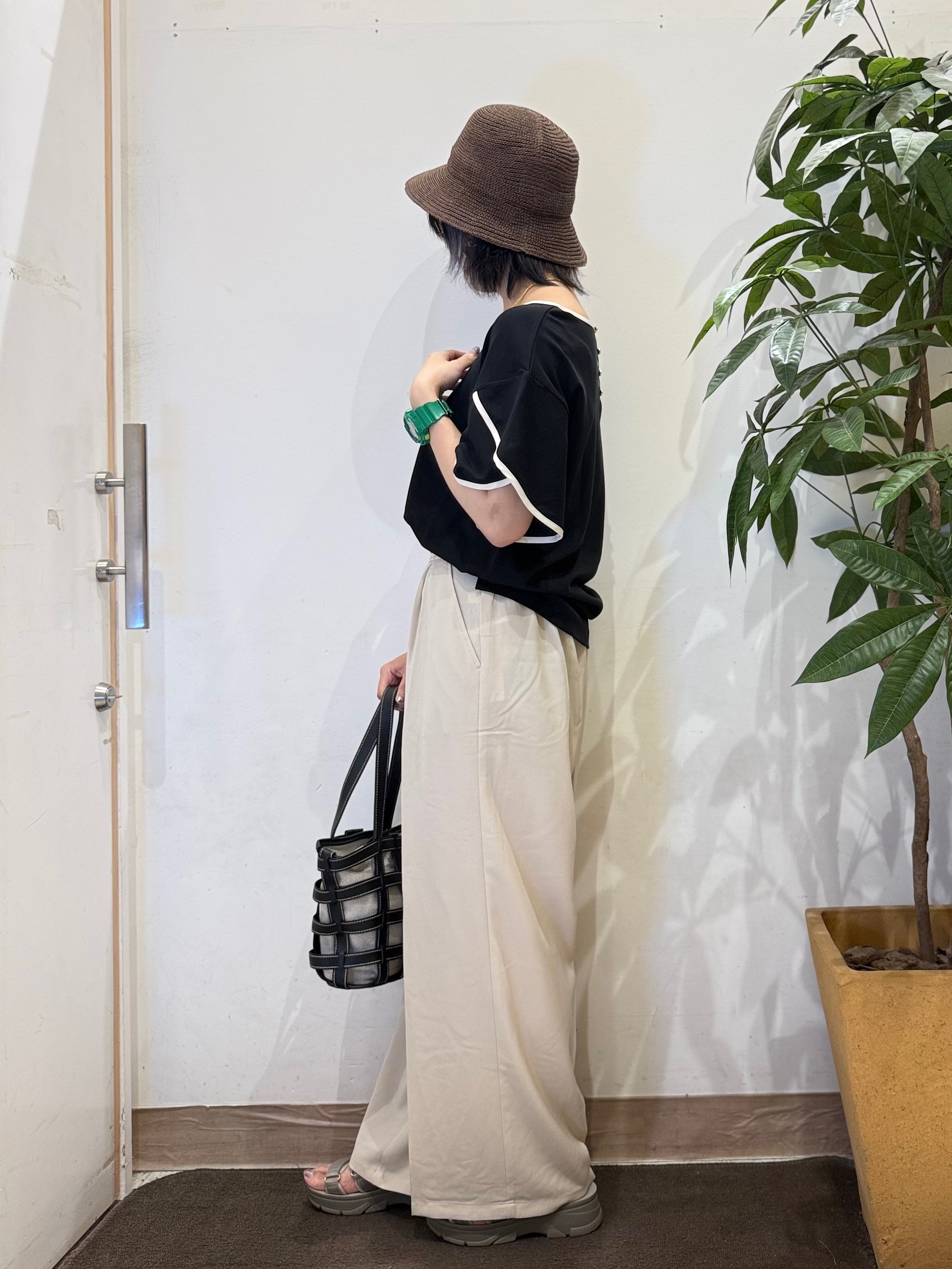misakiさんの「SHOO･LA･RUE｜【洗濯機可/S-LL】配色パイピング フレアスリーブトップス」を使ったコーディネート