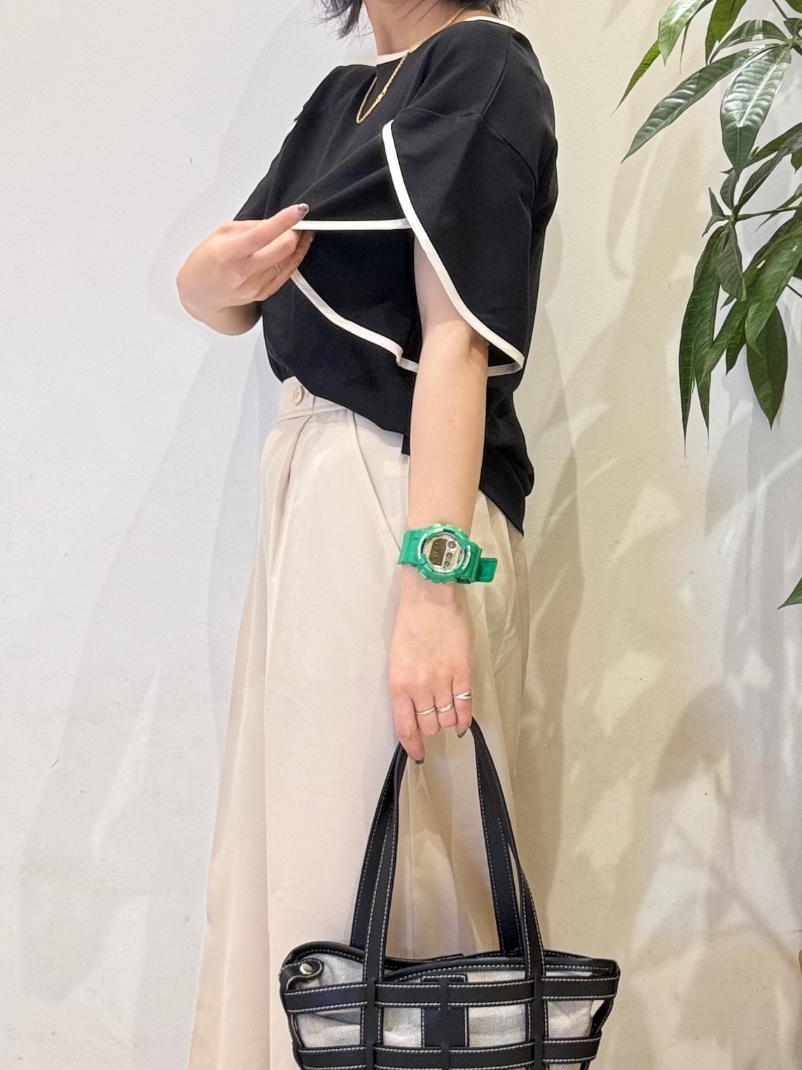 misakiさんの「SHOO･LA･RUE｜【洗濯機可/S-LL】配色パイピング フレアスリーブトップス」を使ったコーディネート
