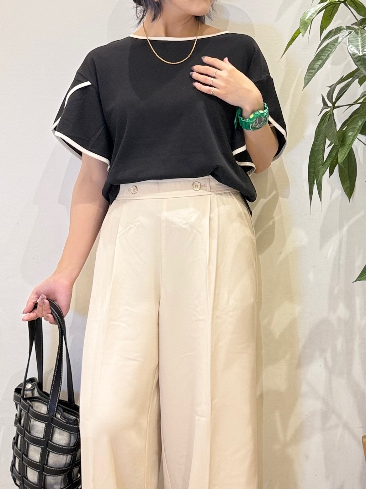 misakiさんの「SHOO･LA･RUE｜【洗濯機可/S-LL】配色パイピング フレアスリーブトップス」を使ったコーディネート