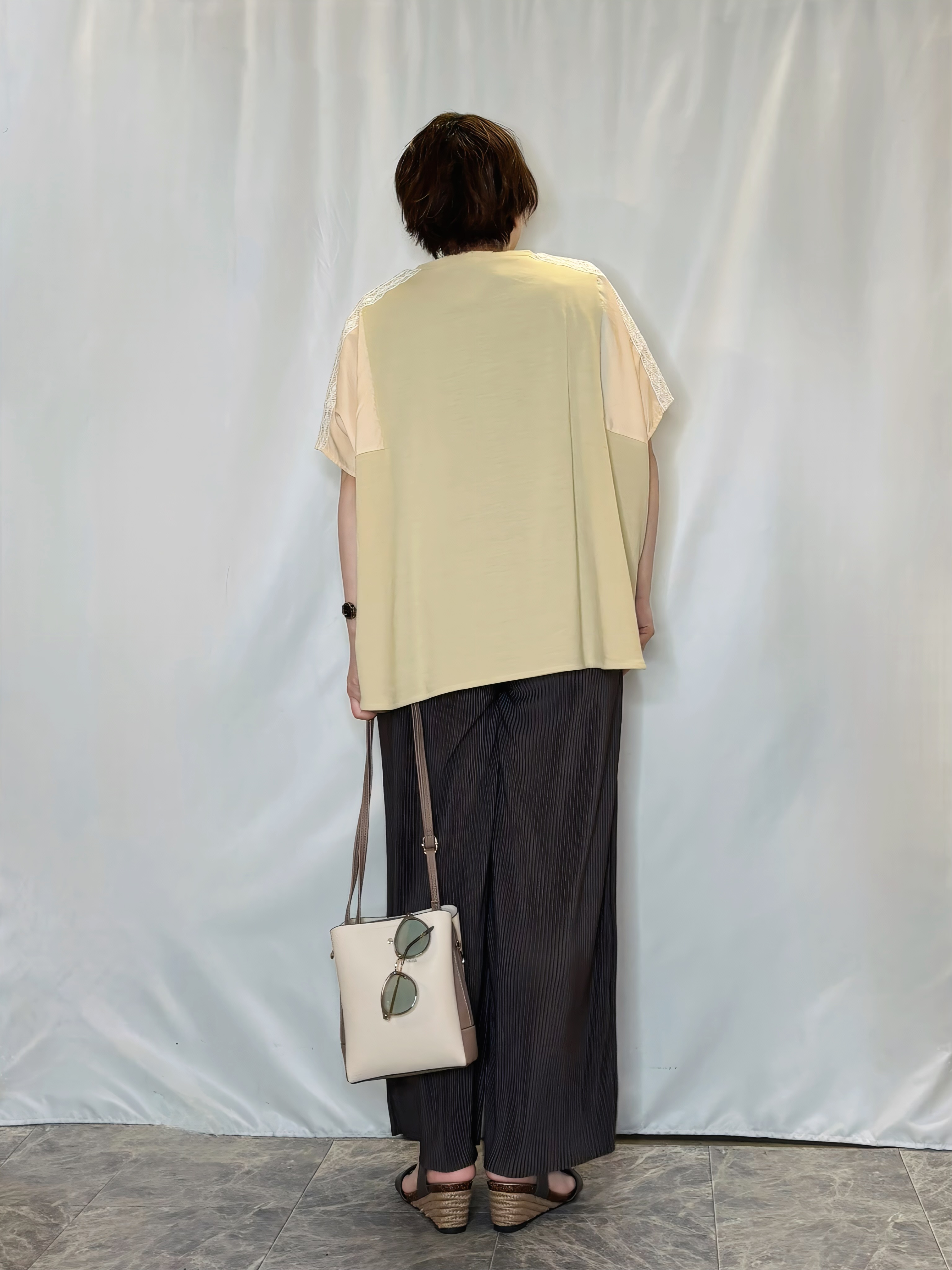 たみさんの「SHOO･LA･RUE｜【洗濯機可/体型カバー】インせず着られる 肩レース切り替えポンチョ風トップス」を使ったコーディネート