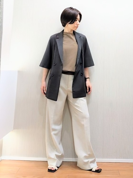 ミズタさんの「UNTITLED｜【シワになりにくい/セットアップ可/接触冷感】ハーフスリーブジャケット」を使ったコーディネート