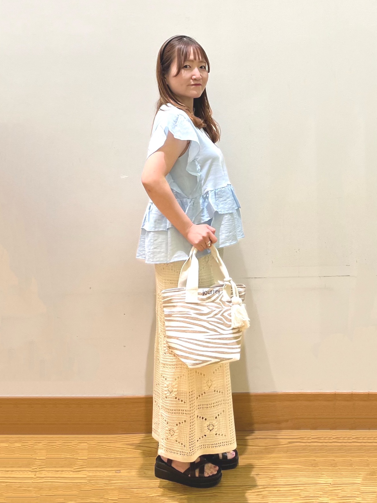 ゆっきーさんの「SHOO･LA･RUE｜【S-LL/洗濯機可】着るだけで決まる 主役級フリルトップス」を使ったコーディネート