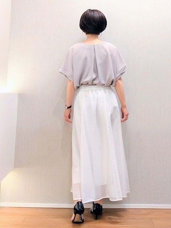 ミズタさんの「UNTITLED｜【セットアップ可/UVカット/前後2WAY】リラクシーフレンチスリーブブラウス」を使ったコーディネート