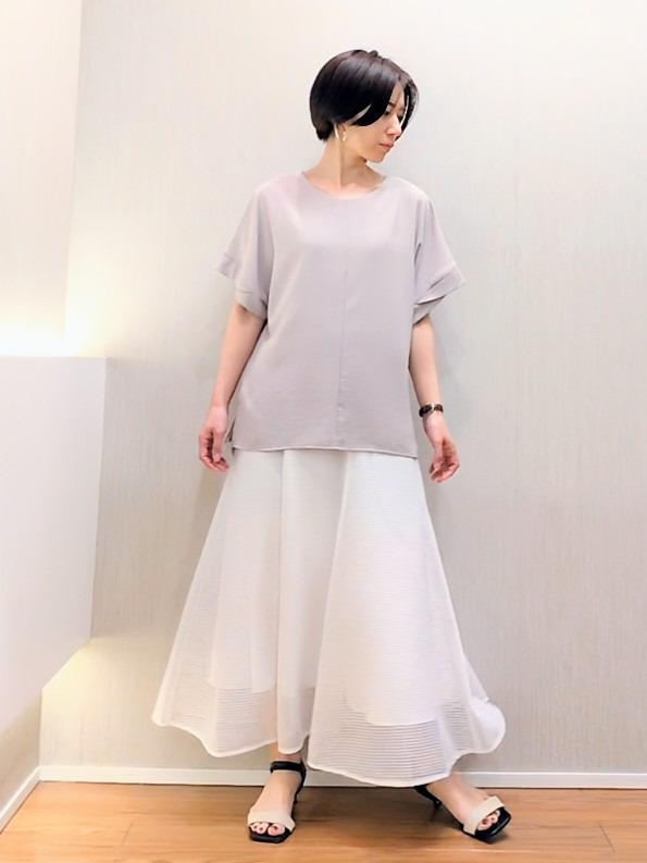 ミズタさんの「UNTITLED｜【セットアップ可/UVカット/前後2WAY】リラクシーフレンチスリーブブラウス」を使ったコーディネート