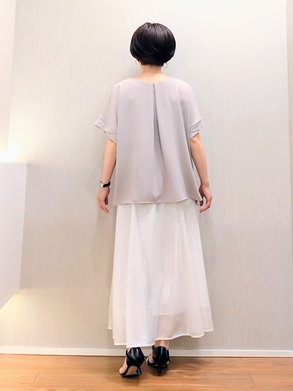 ミズタさんの「UNTITLED｜【セットアップ可/UVカット/前後2WAY】リラクシーフレンチスリーブブラウス」を使ったコーディネート