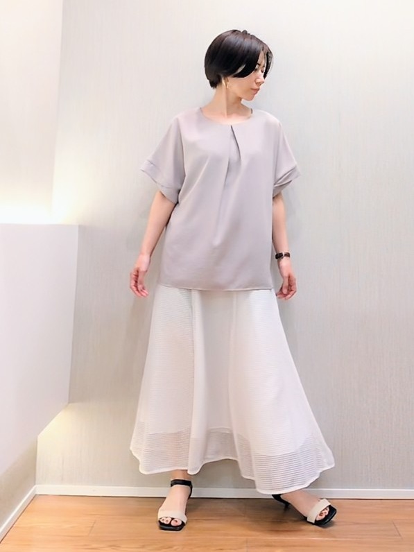 ミズタさんの「UNTITLED｜【セットアップ可/UVカット/前後2WAY】リラクシーフレンチスリーブブラウス」を使ったコーディネート