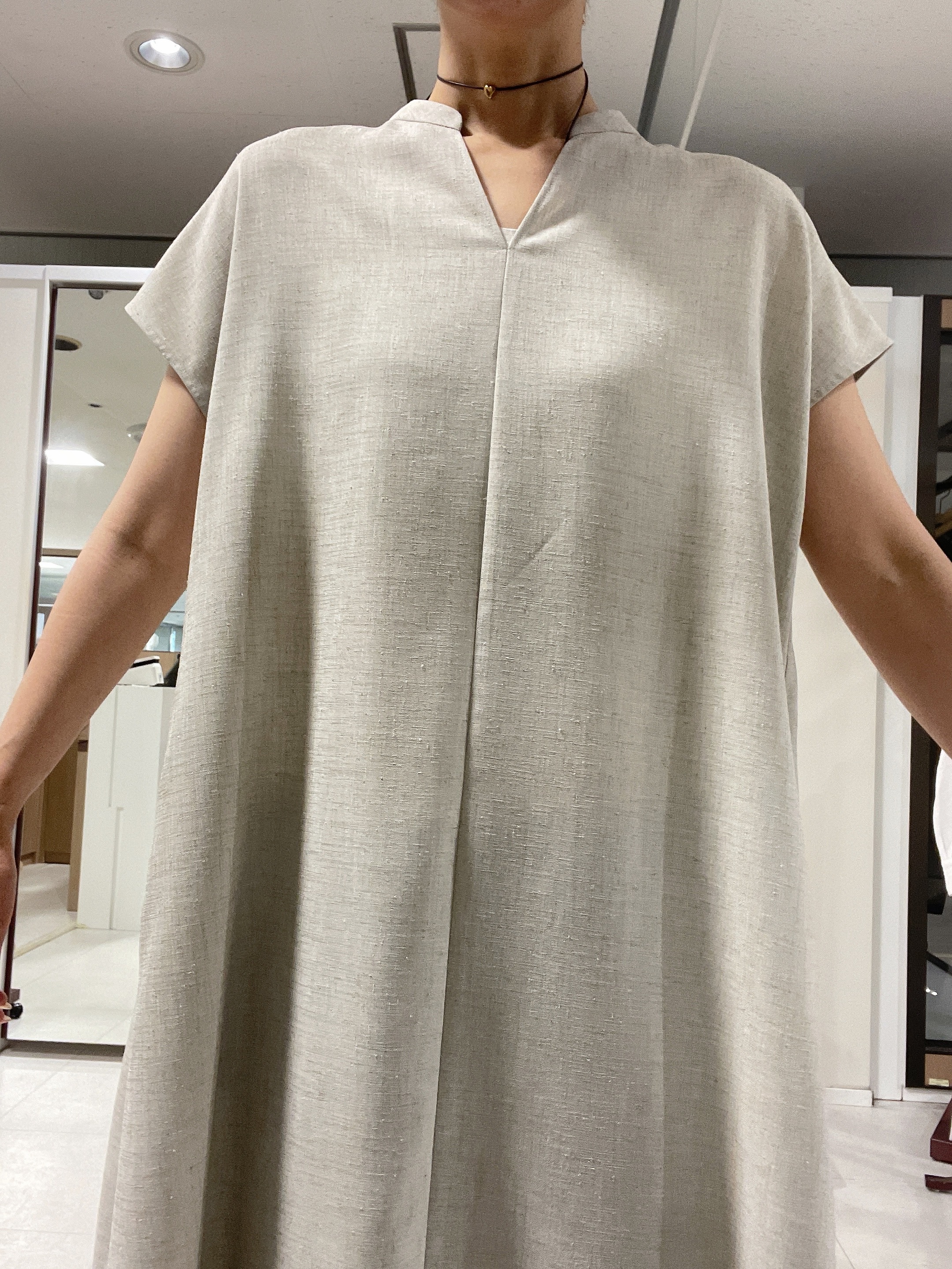 IWAMOさんの「UNTITLED｜【UV/接触冷感/遮熱/通気性】スラブバンドカラーワンピース」を使ったコーディネート