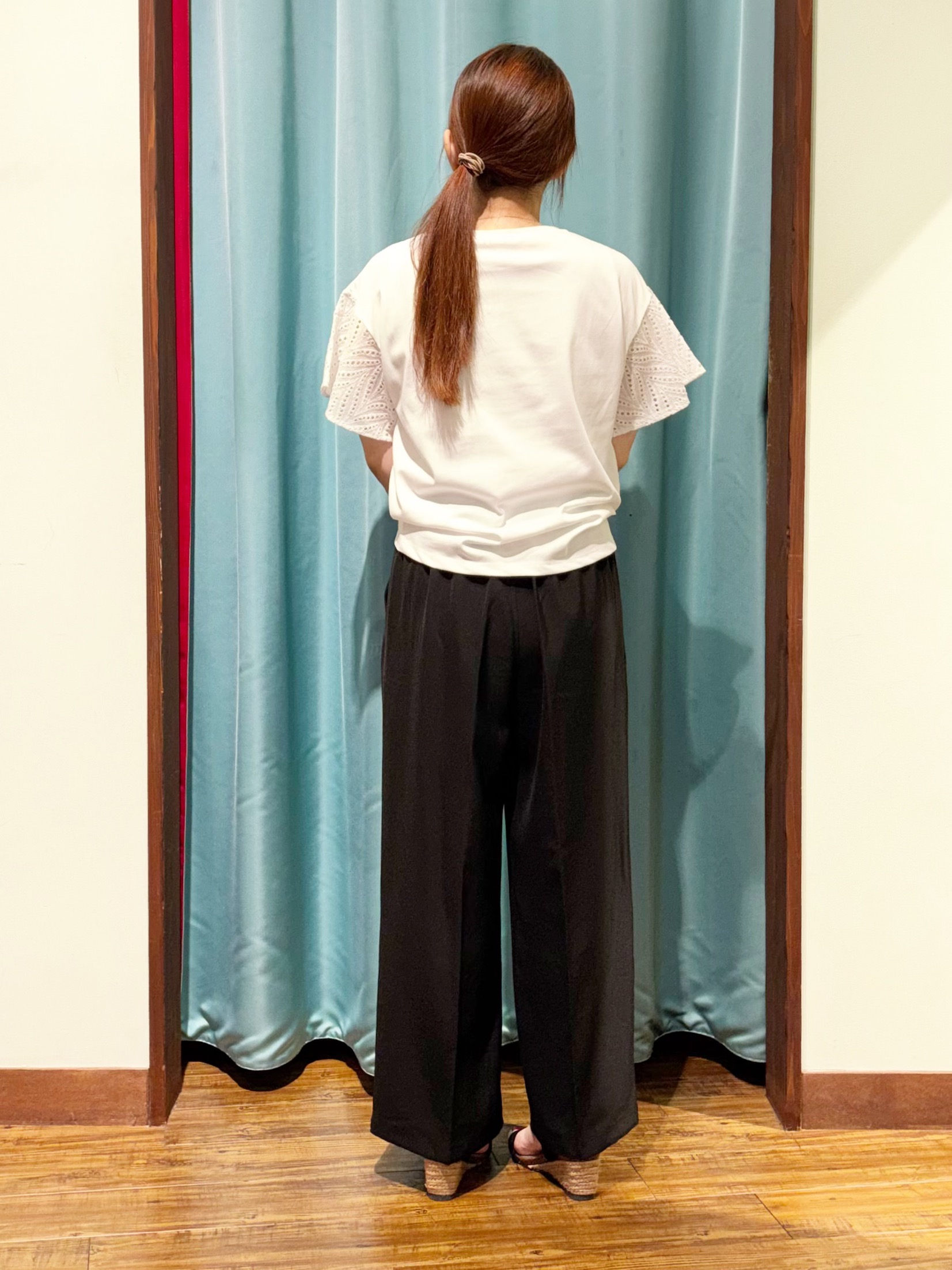tukiさんの「SHOO･LA･RUE｜【S-LL/洗濯機可/体型カバー】汗じみが気になりにくい お袖レースフレアTシャツ」を使ったコーディネート