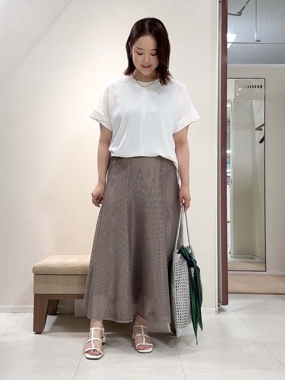 YUIさんの「UNTITLED｜【セットアップ可/UVカット/前後2WAY】リラクシーフレンチスリーブブラウス」を使ったコーディネート