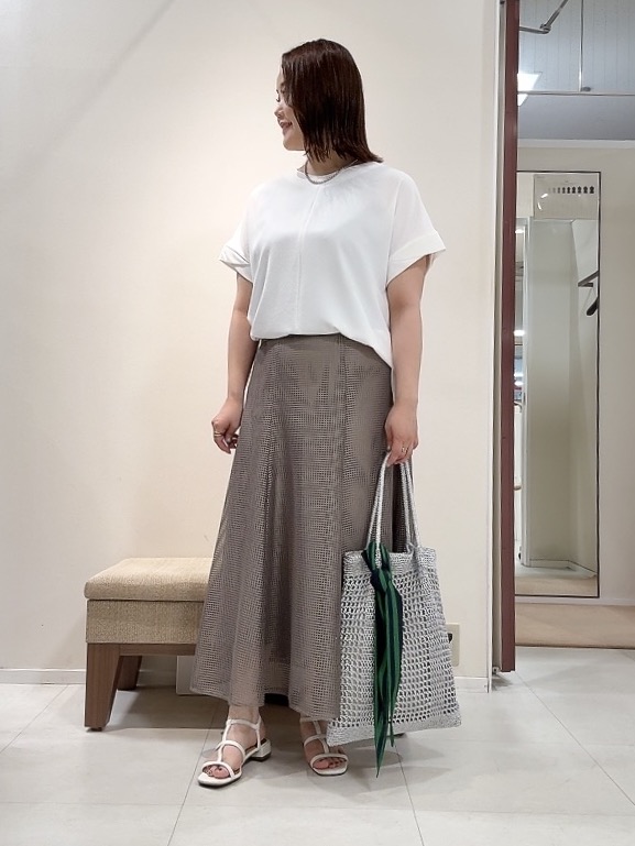 YUIさんの「UNTITLED｜【セットアップ可/UVカット/前後2WAY】リラクシーフレンチスリーブブラウス」を使ったコーディネート