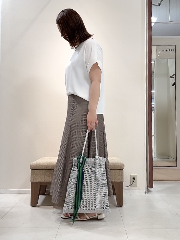 YUIさんの「UNTITLED｜【セットアップ可/UVカット/前後2WAY】リラクシーフレンチスリーブブラウス」を使ったコーディネート