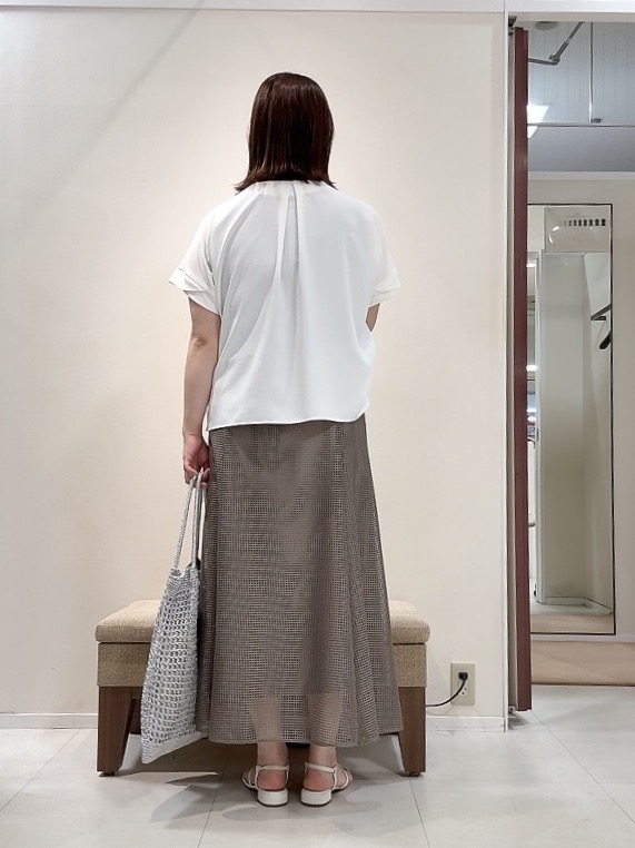 YUIさんの「UNTITLED｜【セットアップ可/UVカット/前後2WAY】リラクシーフレンチスリーブブラウス」を使ったコーディネート