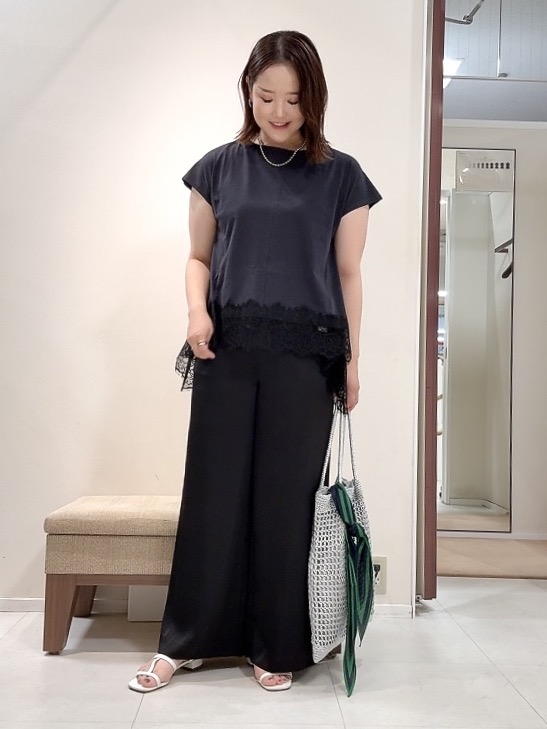YUIさんの「UNTITLED｜【接触冷感/吸水速乾】サテンワイドパンツ」を使ったコーディネート