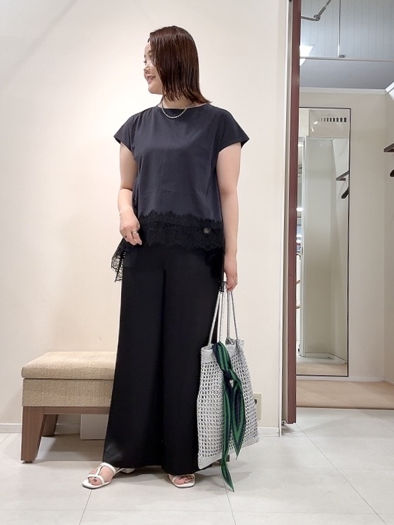 YUIさんの「UNTITLED｜【接触冷感/吸水速乾】サテンワイドパンツ」を使ったコーディネート