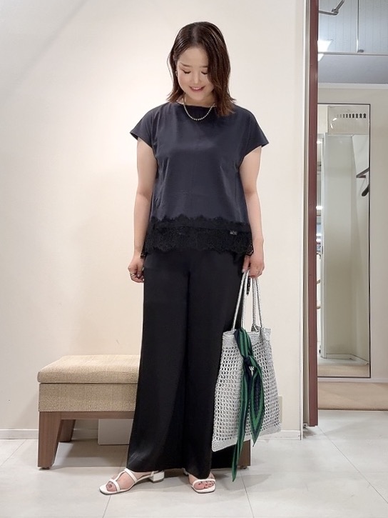 YUIさんの「UNTITLED｜【接触冷感/吸水速乾】サテンワイドパンツ」を使ったコーディネート