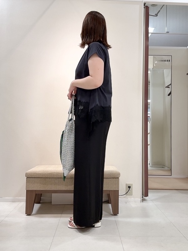 YUIさんの「UNTITLED｜【接触冷感/吸水速乾】サテンワイドパンツ」を使ったコーディネート