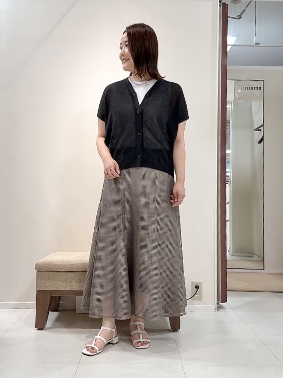 YUIさんの「UNTITLED｜【洗える/清涼感】ドライタッチスリーブレスカーディガン」を使ったコーディネート